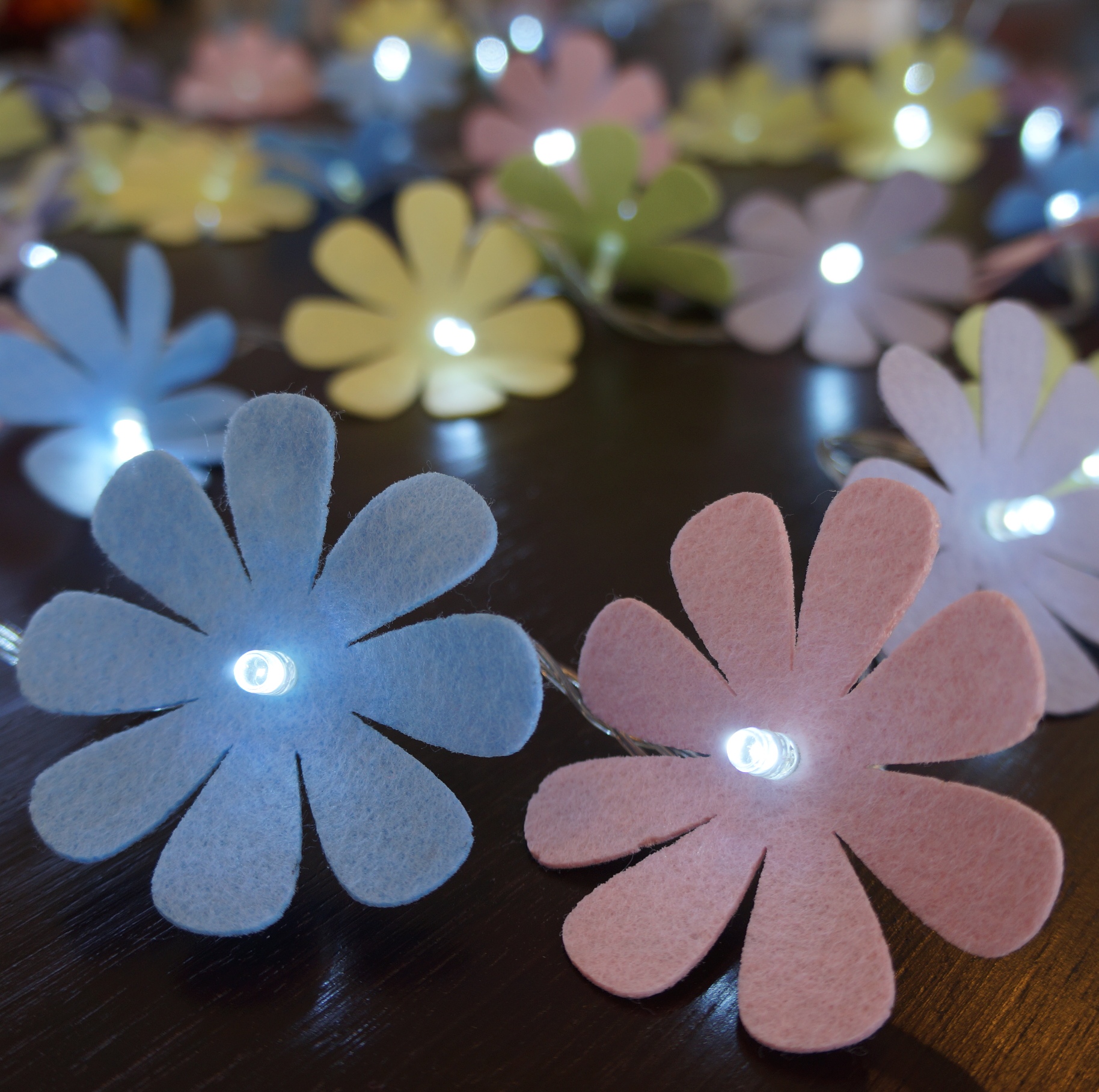 Cordão Luminoso Luz de Fada Flores Candy Colors 110v