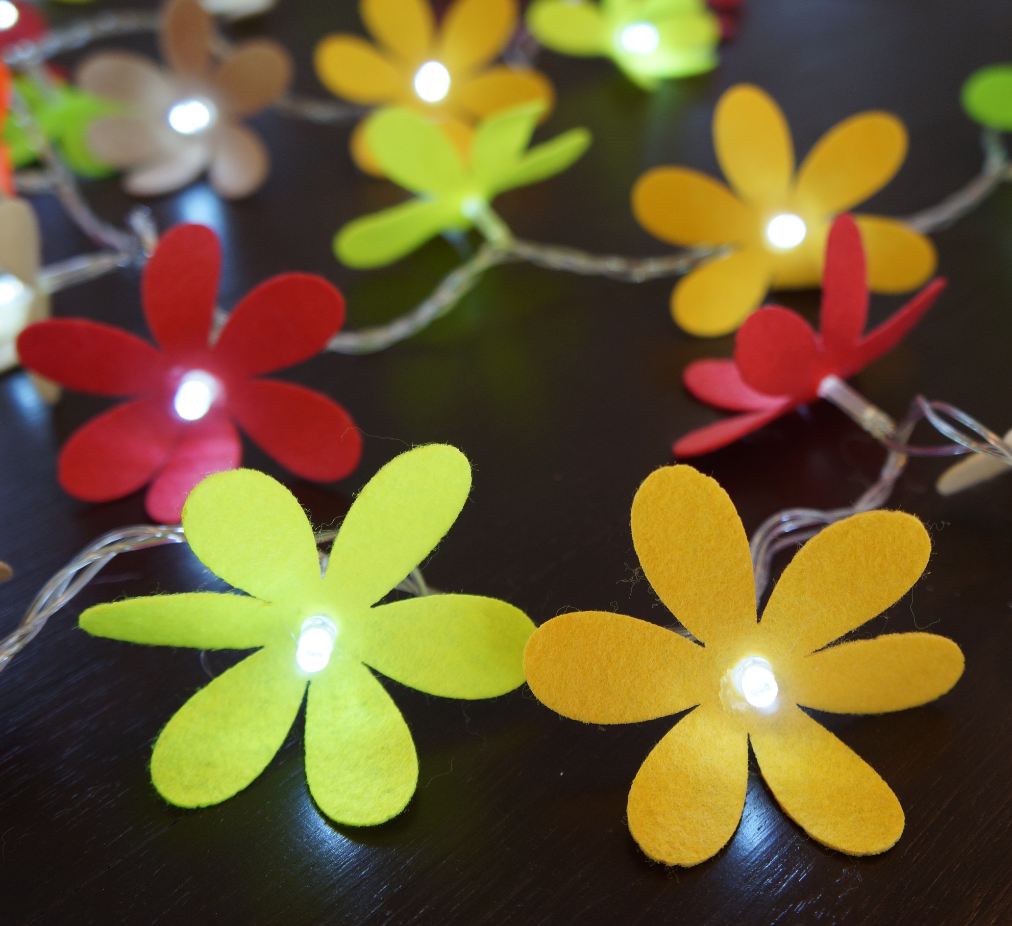 Cordão Luminoso Luz de Fada Flores Feltro Colorido 110v
