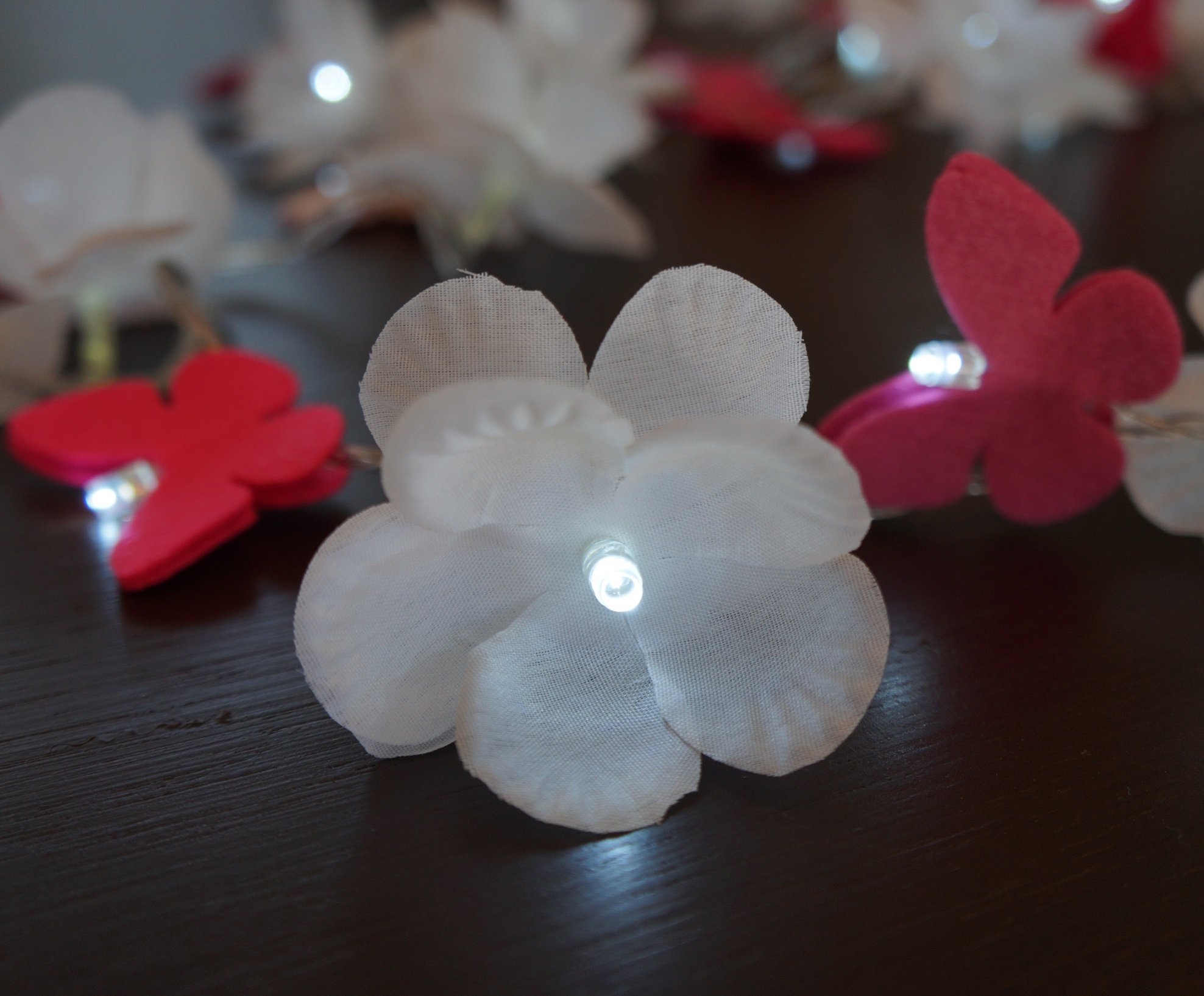 Cordão Luminoso Luz de Fada Flores e Borboletas 110v