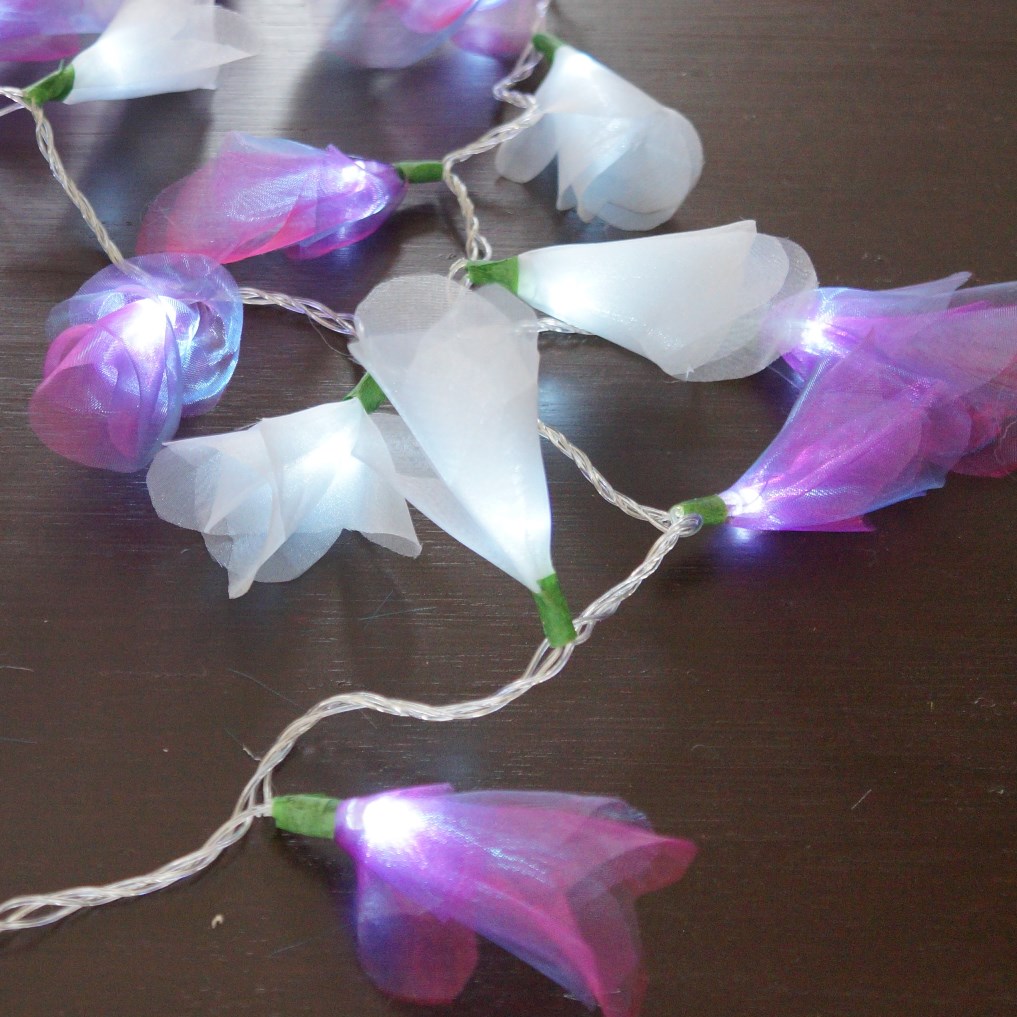 Cordão Luminoso Luz de Fada Organza Roxa e Branca 110v