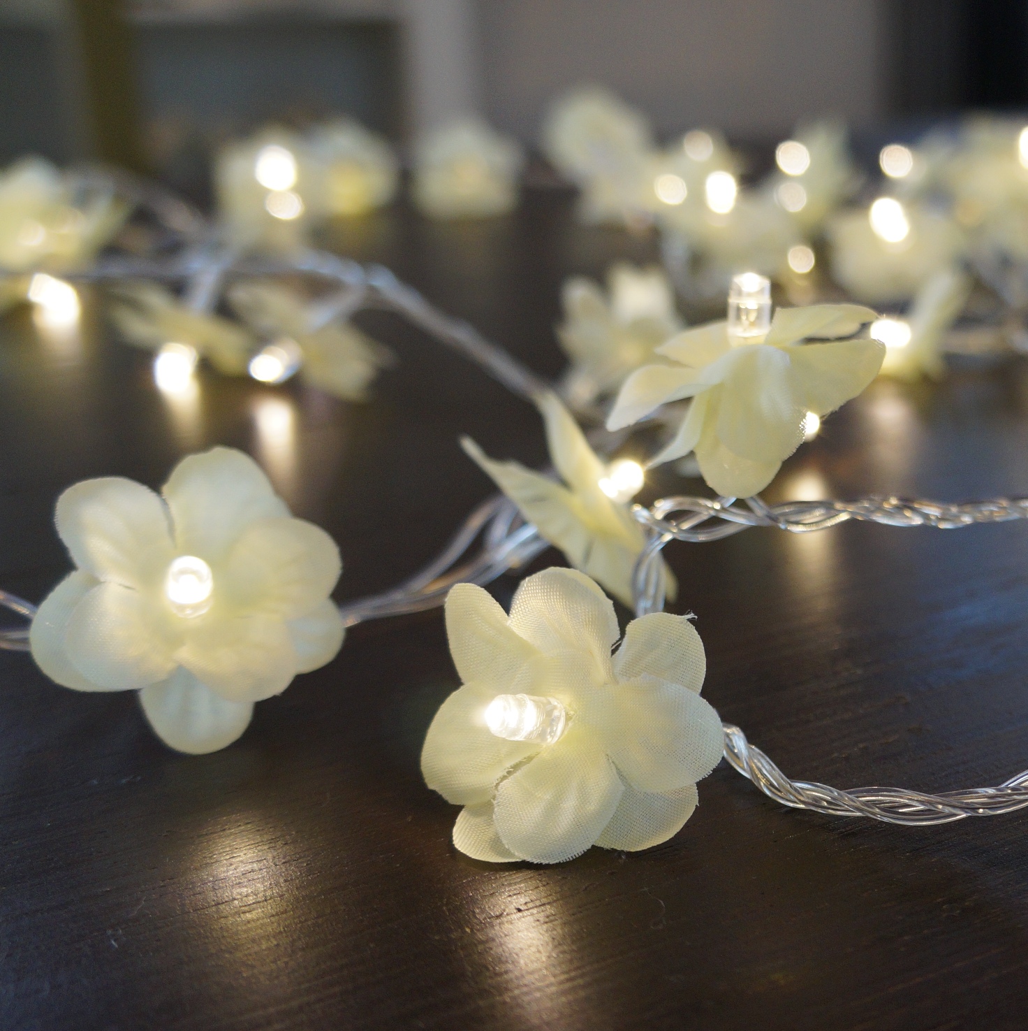 Cordão de Luz - Luz de Fada Florzinha Bege 110v