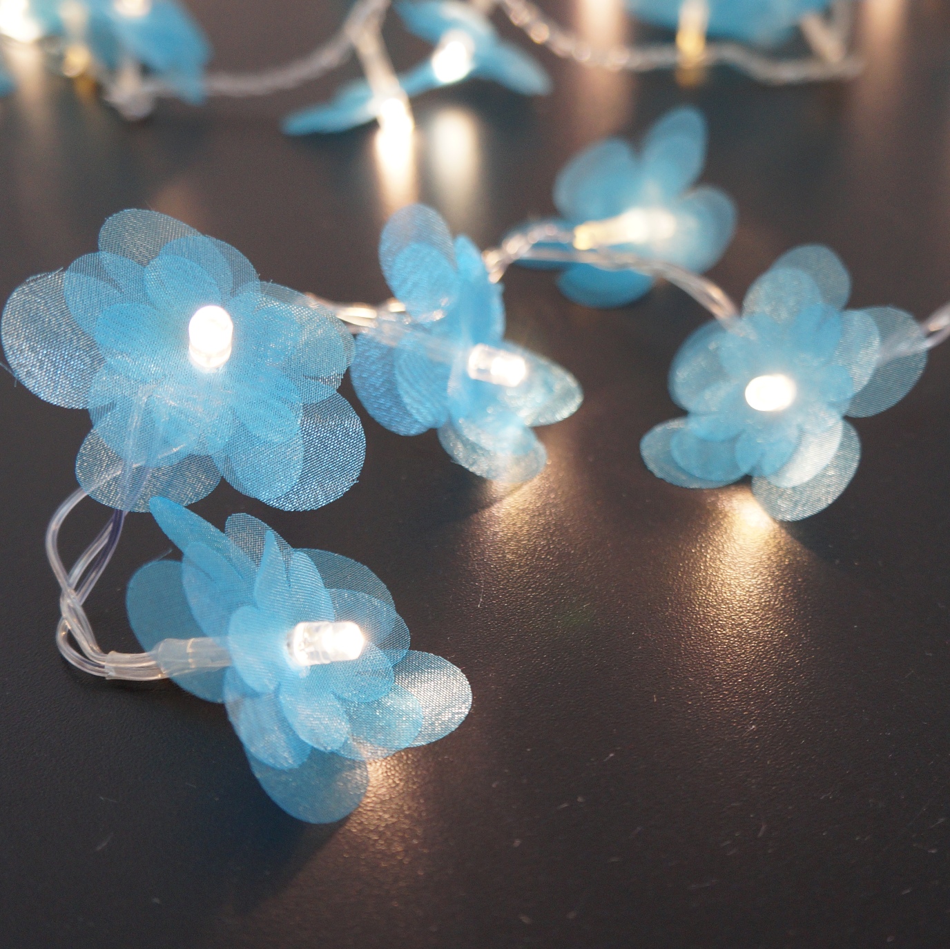 Cordão de Luz - Luz de Fada Florzinha Organza Azul à Pilha 20 Leds