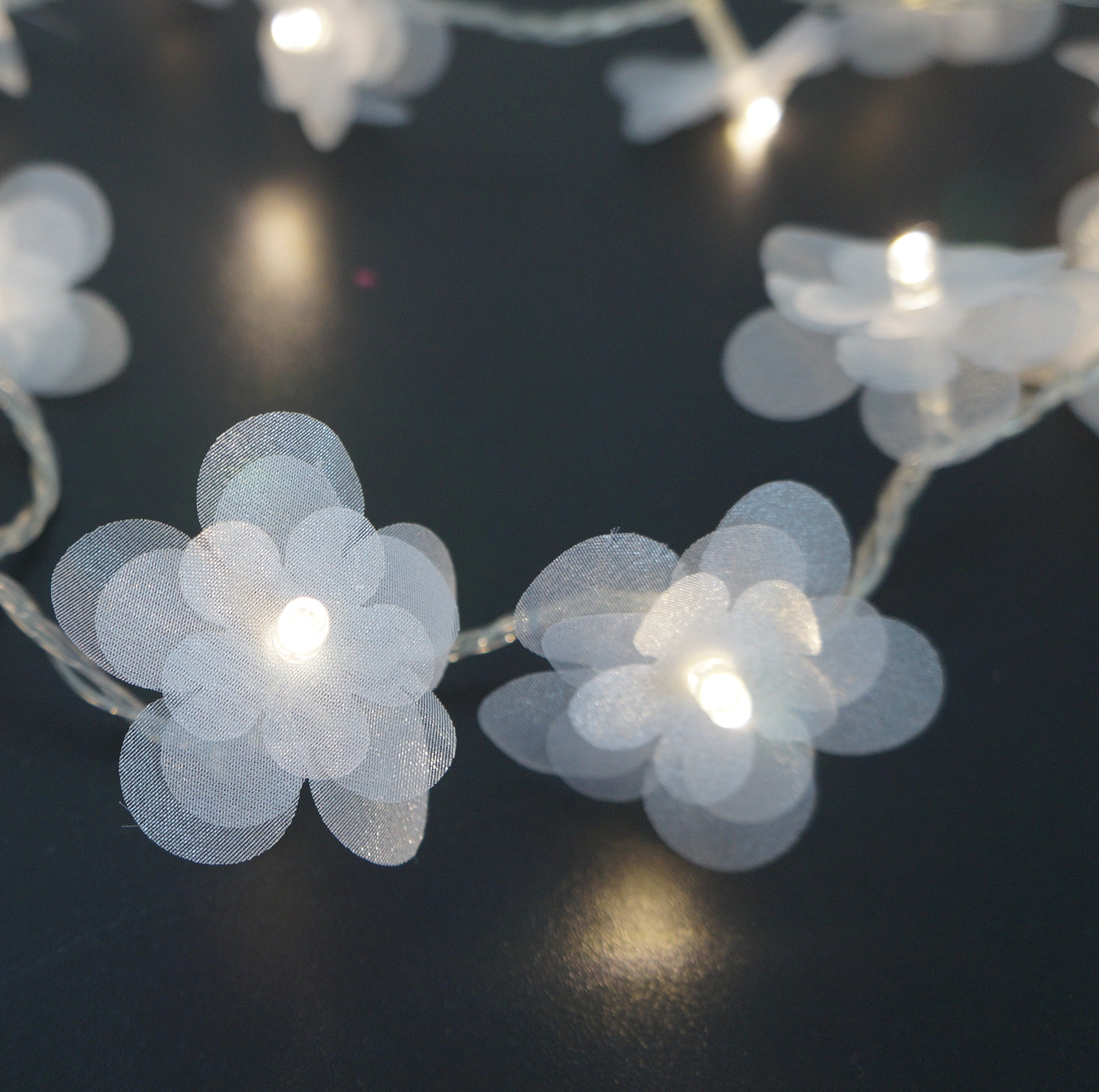 Cordão de Luz - Luz de Fada Florzinha Organza Branca à Pilha 20 Leds