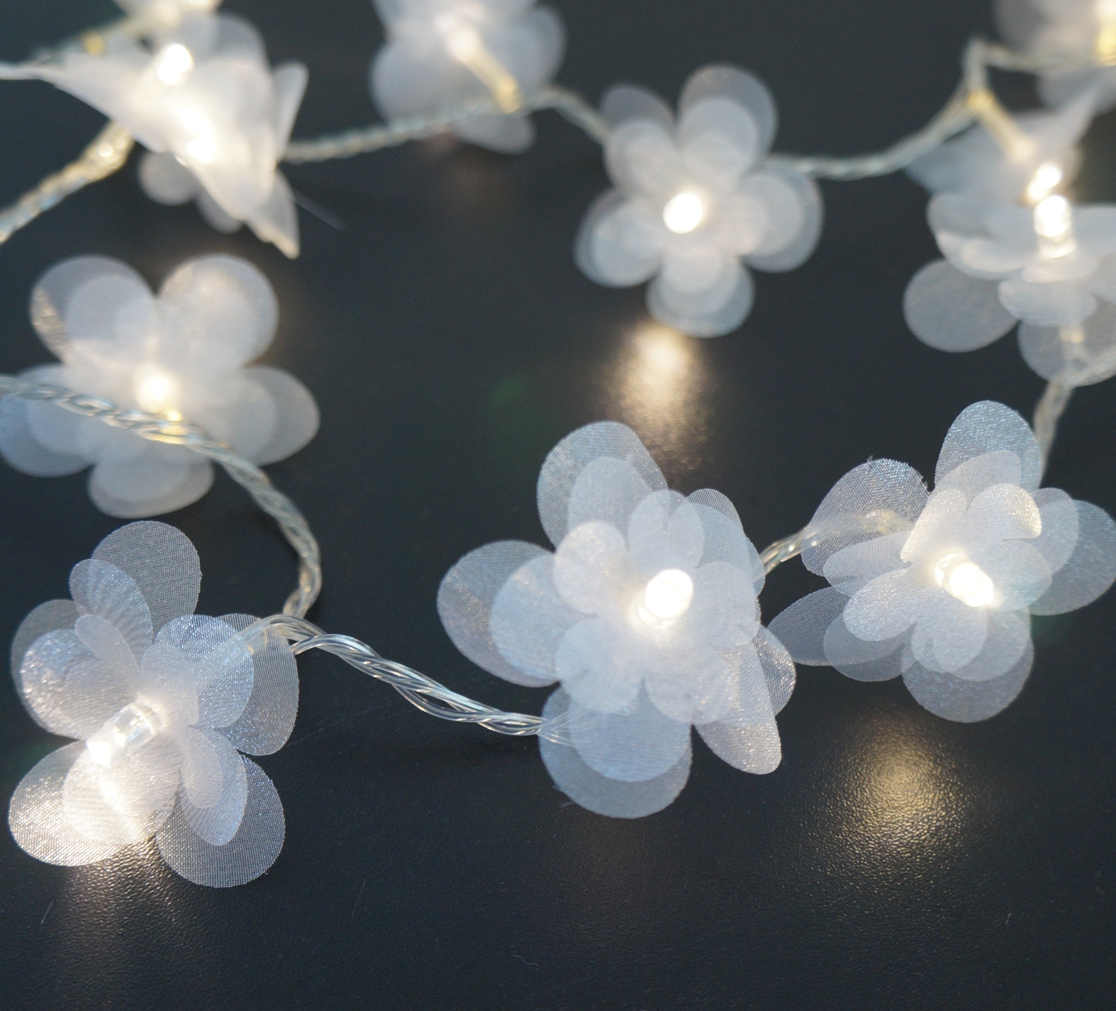 Cordão de Luz LED - Luz de Fada Florzinha Organza Branca Bivolt