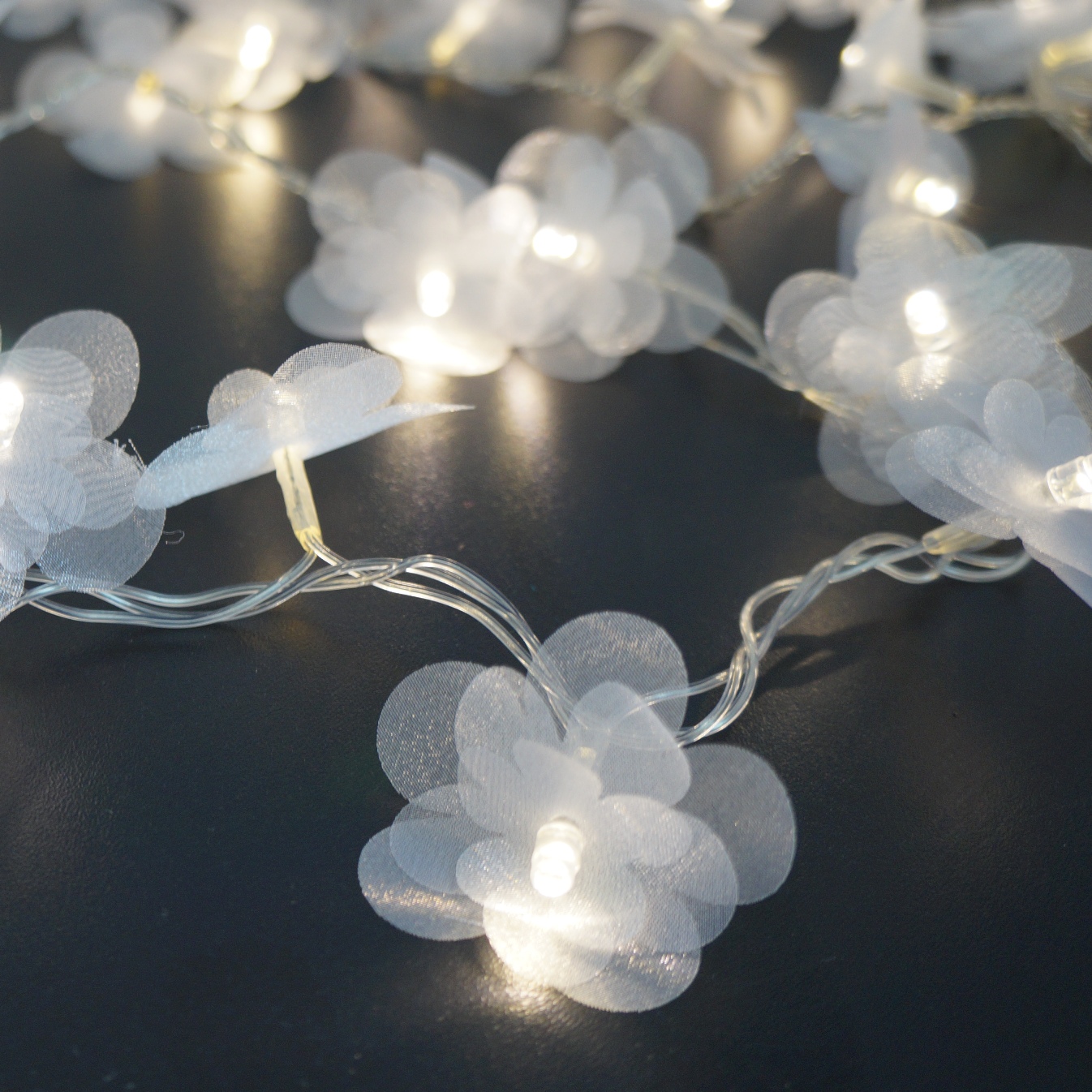 Cordão de Luz LED - Luz de Fada Florzinha Organza Branca Bivolt