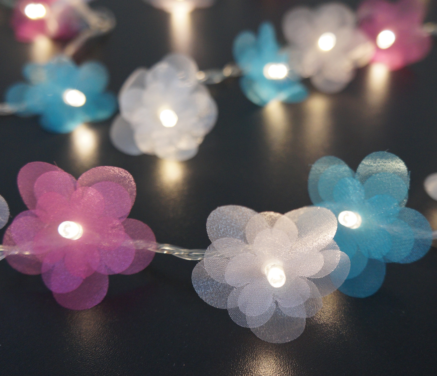 Cordão de Luz LED - Luz de Fada Florzinha Organza Colorida Bivolt
