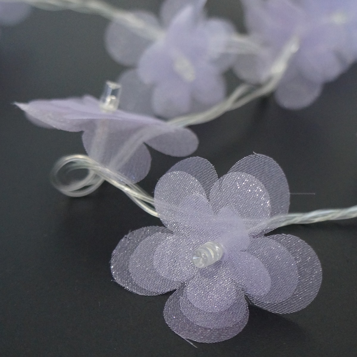 Cordão de Luz LED - Luz de Fada Florzinha Organza Lilás Bivolt