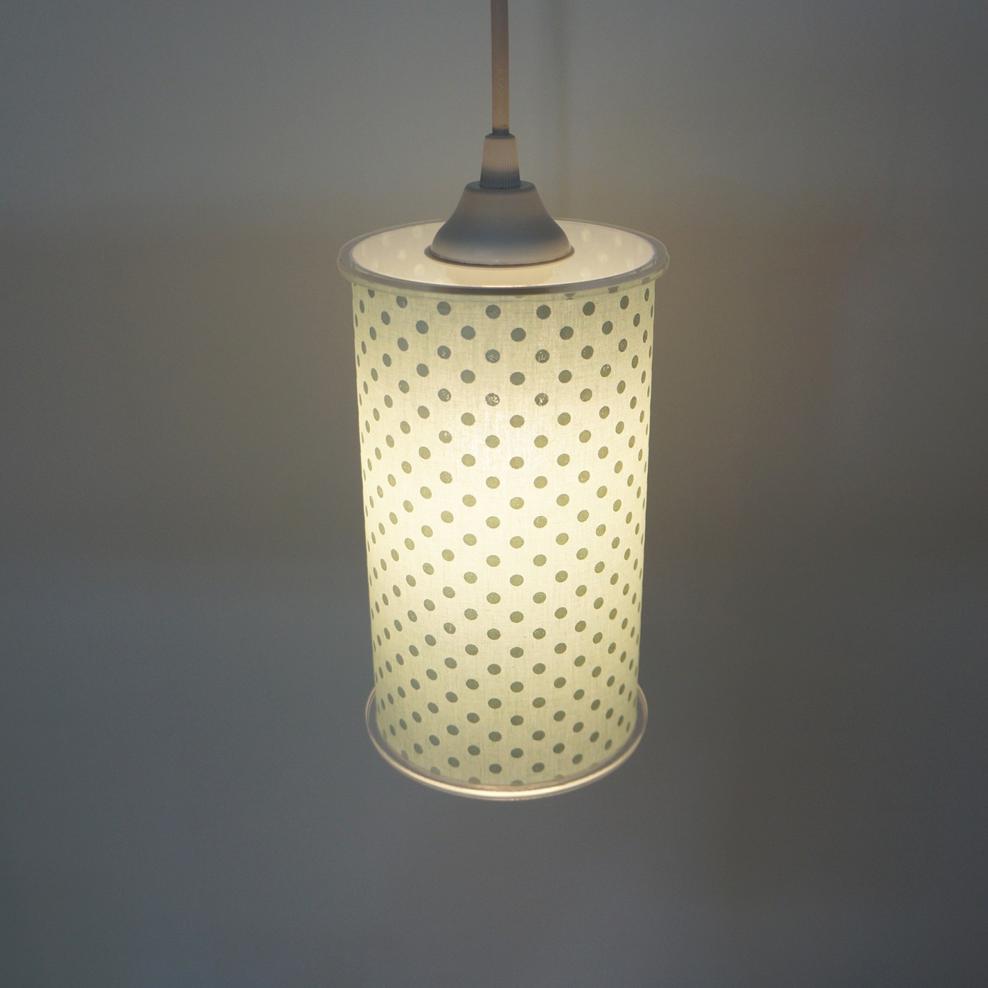 Luminária Pendente Cilíndrica Poás Verde Claro e Branco