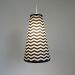 Luminária Pendente Revestida com Tecido Chevron Preto e Branco