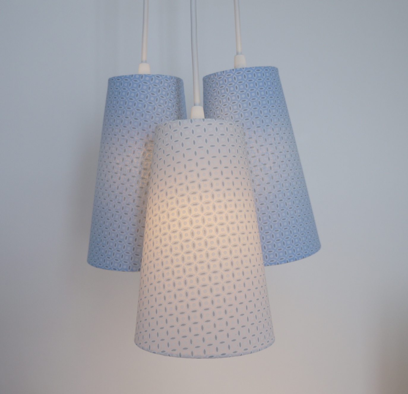 Lustre Pendente 3 Cúpulas Cacho Soft Colors Azul e Branco