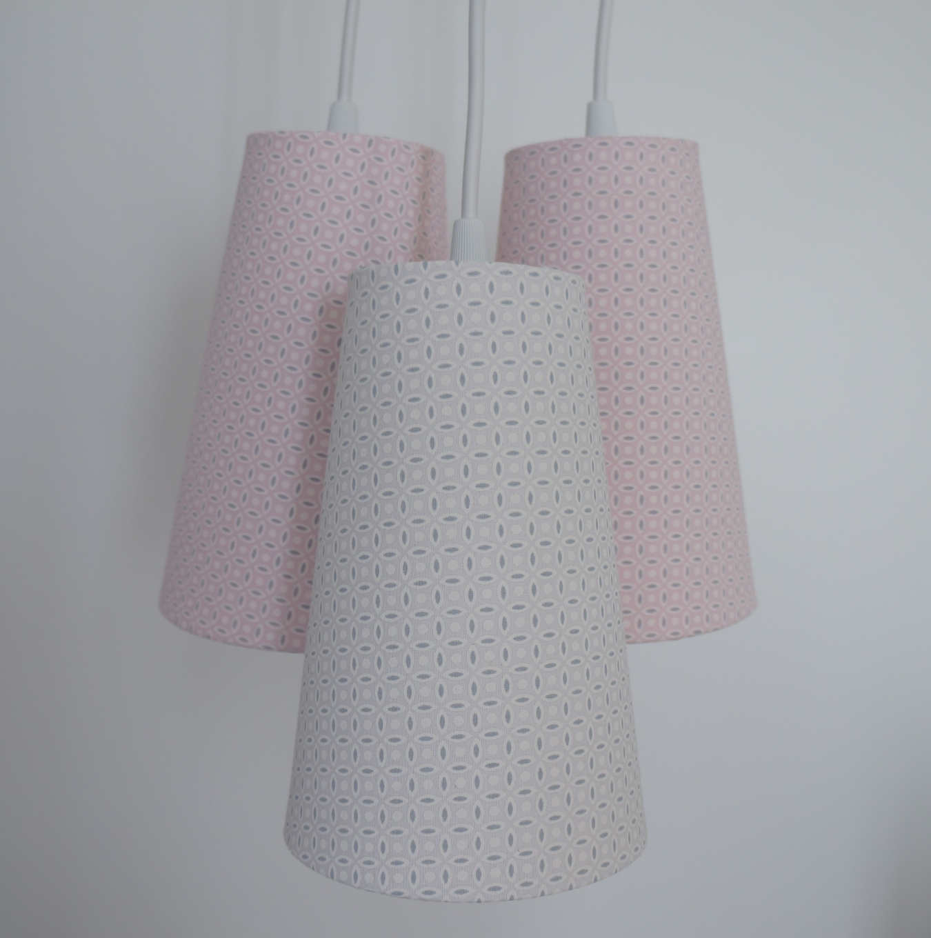 Lustre Pendente 3 Cúpulas Cacho Soft Colors Rosa e Branco
