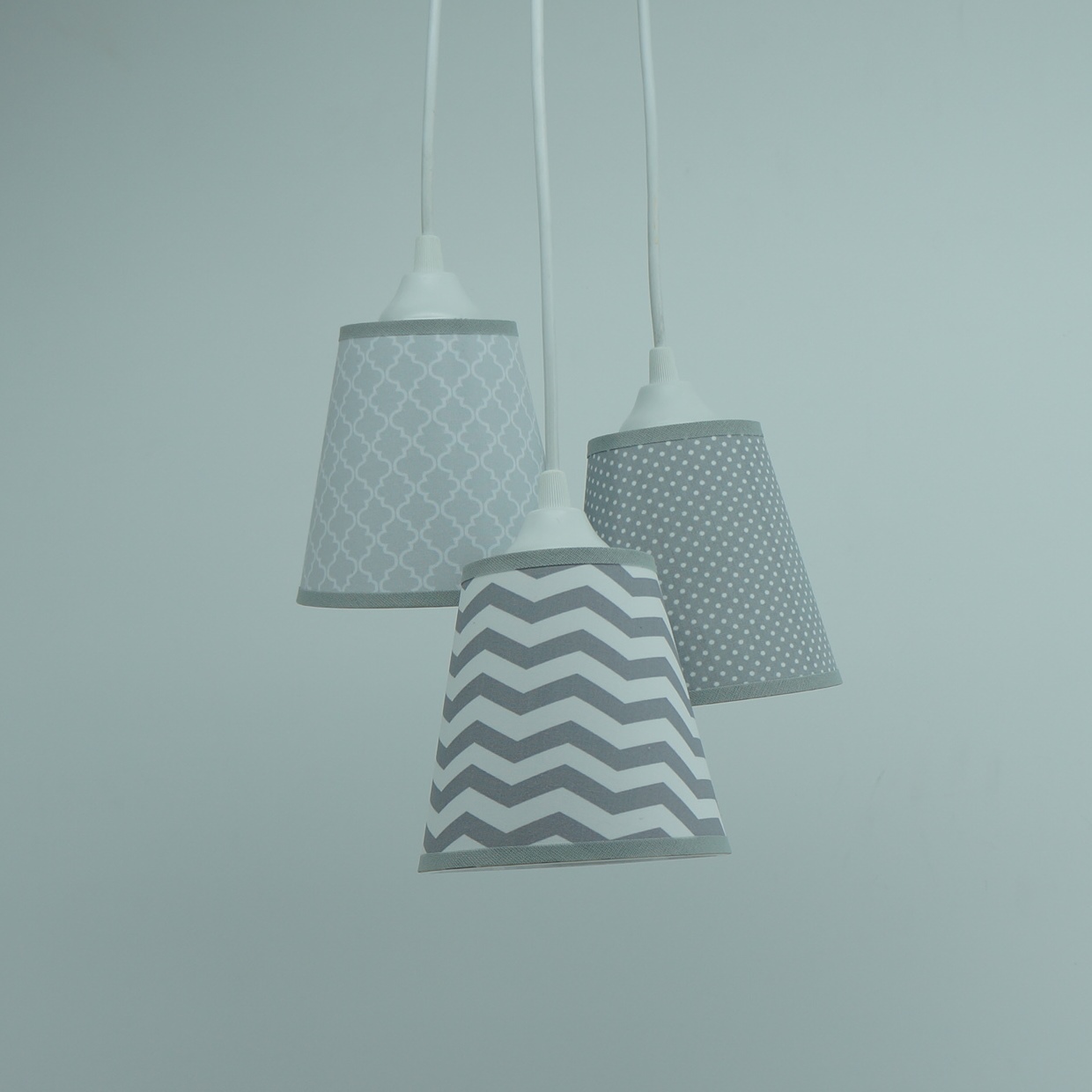Lustre Pendente 3 Cúpulas Chevron e Arabescos Cinza e Branco