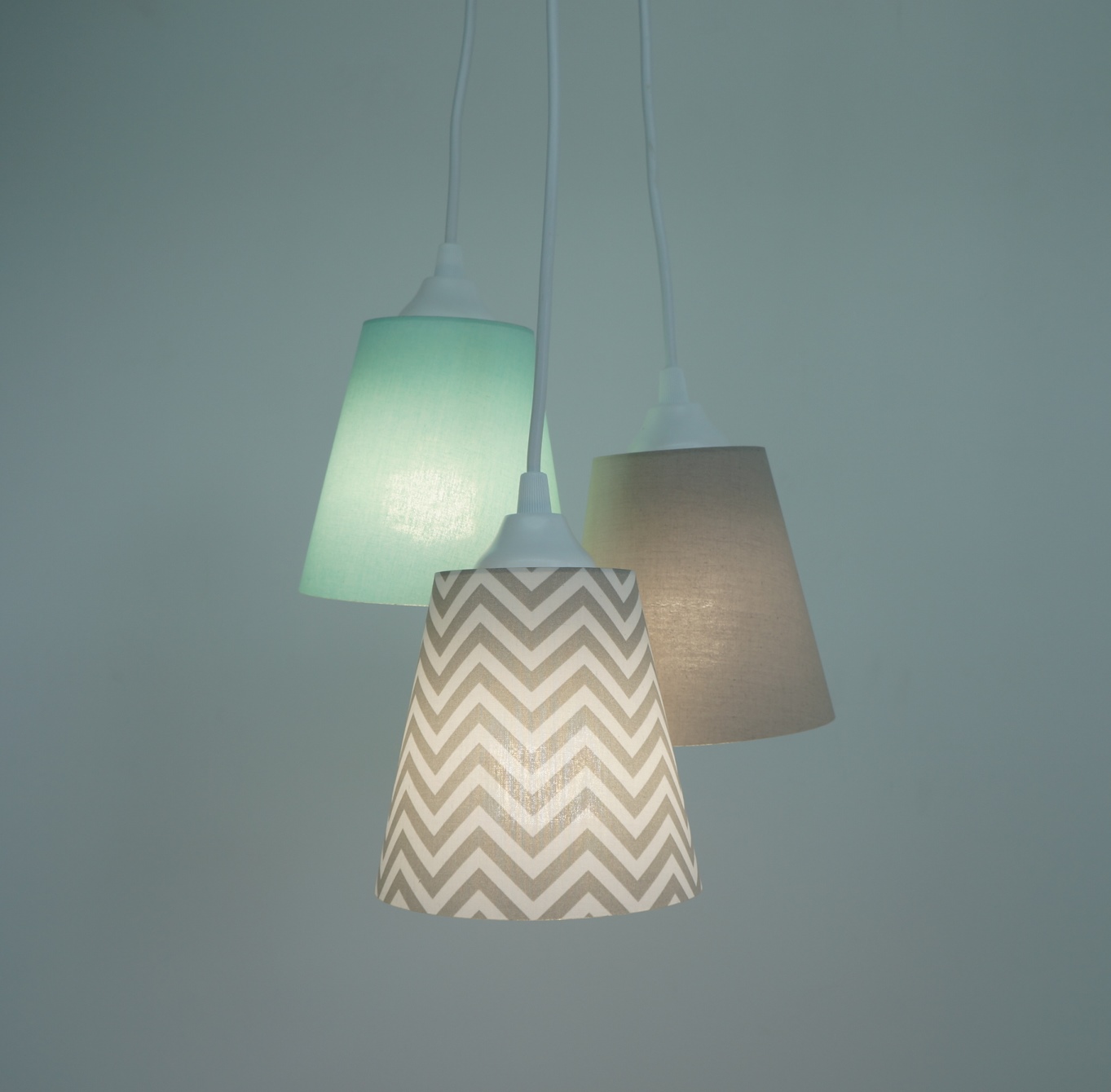 Lustre Pendente 3 Cúpulas Quarto de Bebê Chevron e Verde Água