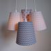 Lustre Pendente Baby Mini Chevron Cinza e Pied de Poule Rosa