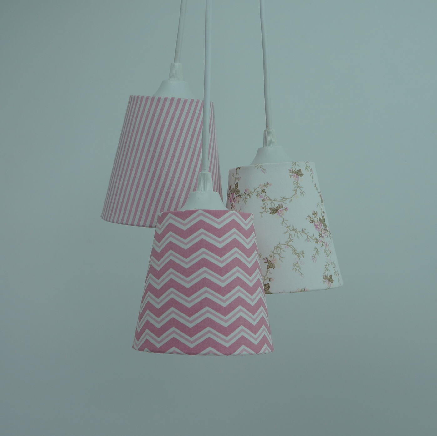 Lustre Pendente Bebê Menina Cacho Tons de Rosa