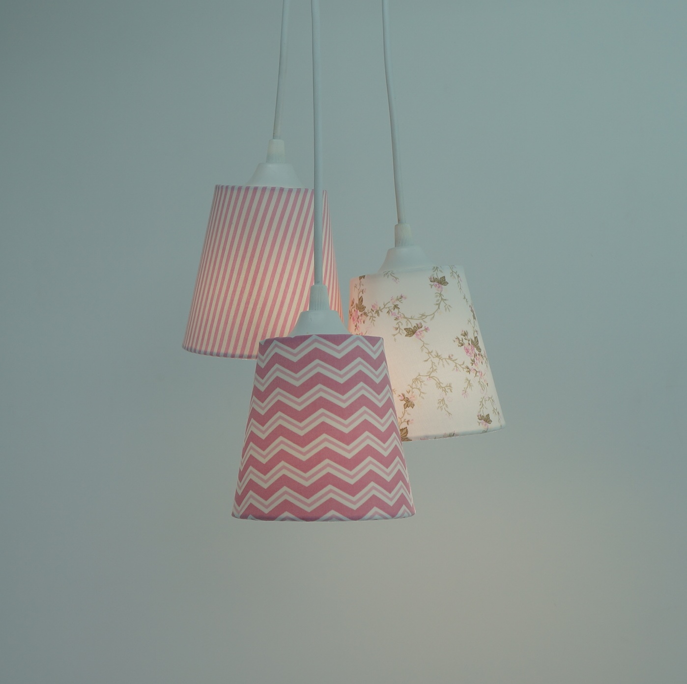 Lustre Pendente Bebê Menina Cacho Tons de Rosa
