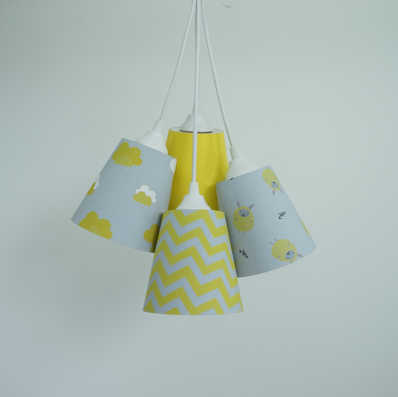 Lustre Pendente Bebê Nuvens e Carneirinhos Cinza e Amarelo
