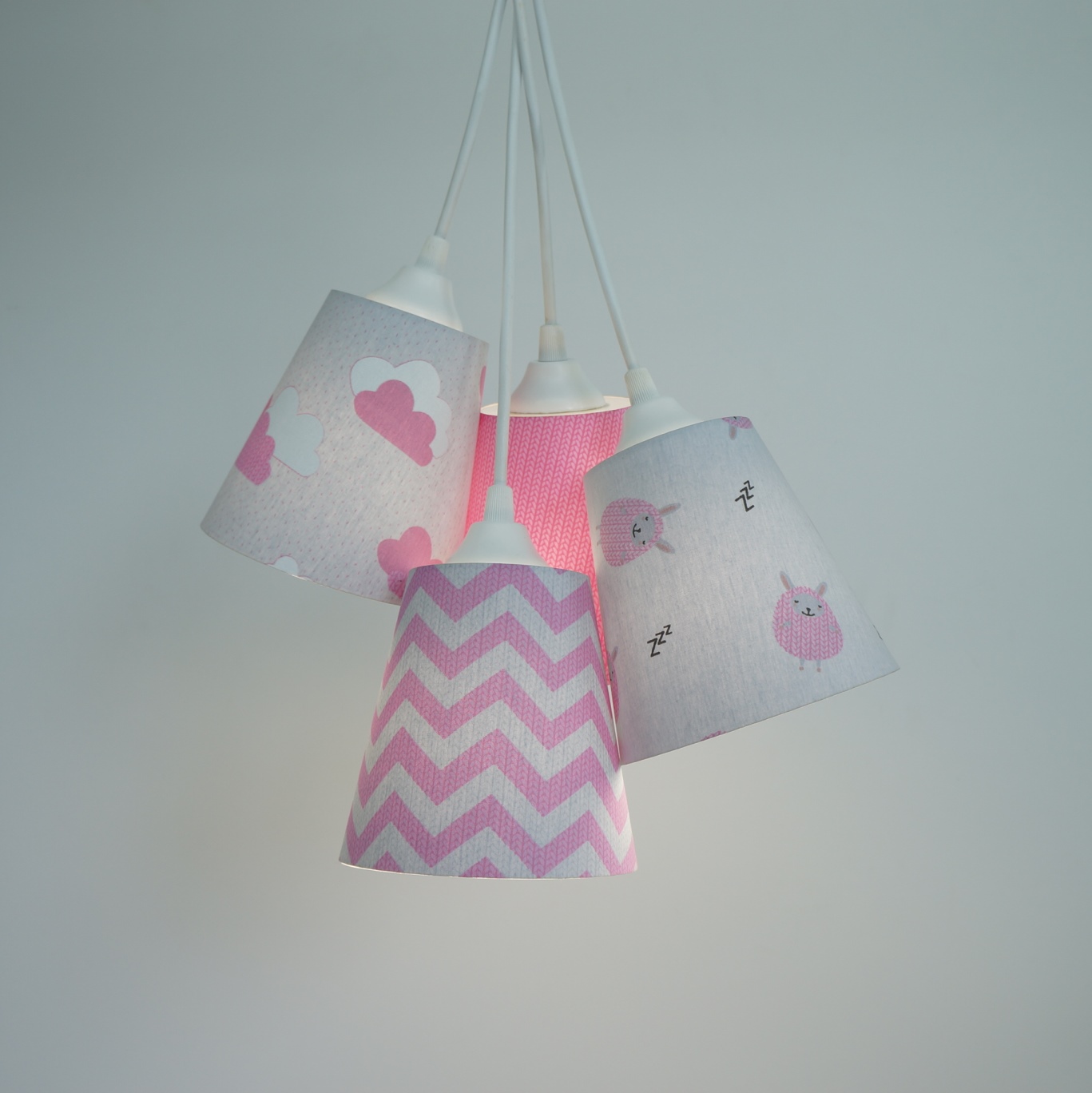 Lustre Pendente Bebê Nuvens e Carneirinhos Cinza e Rosa