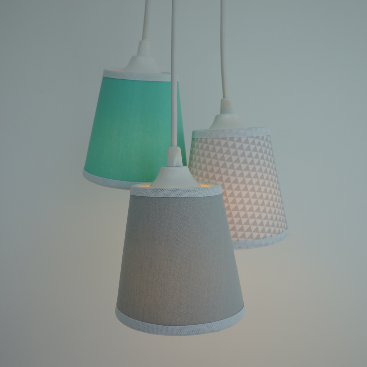 Lustre Pendente Bebê Triângulos Cinza e Verde