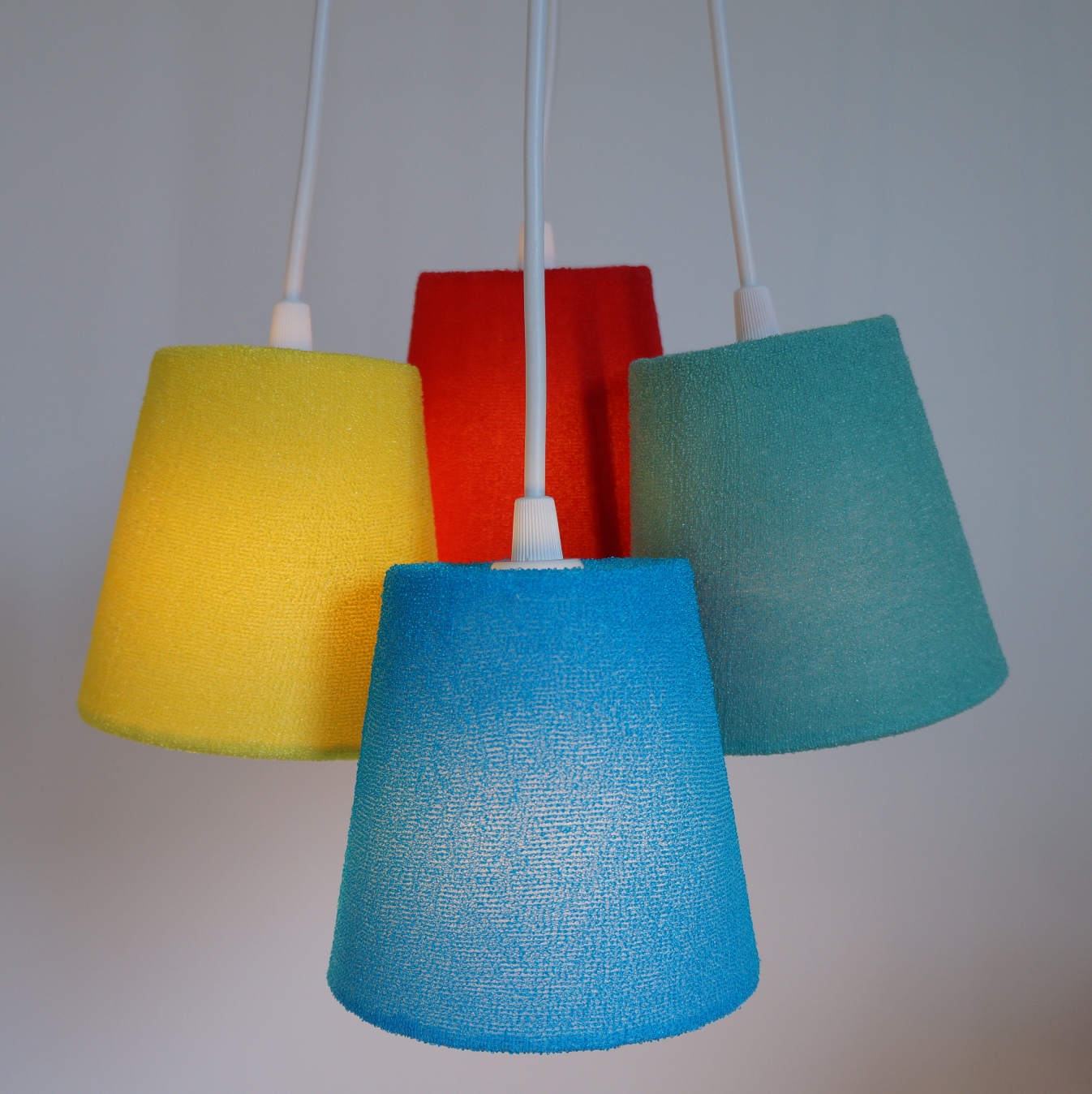 Lustre Pendente Bouclé Colorido Cacho 4 Cúpulas