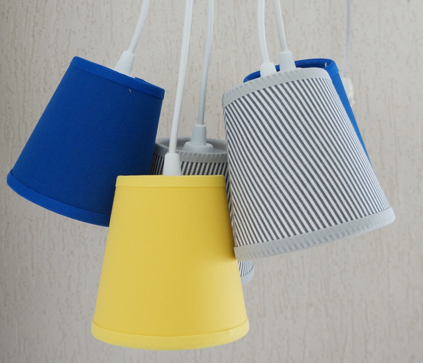 Lustre Pendente Cacho 5 Cúpulas Amarelo, Azul Bic e Cinza