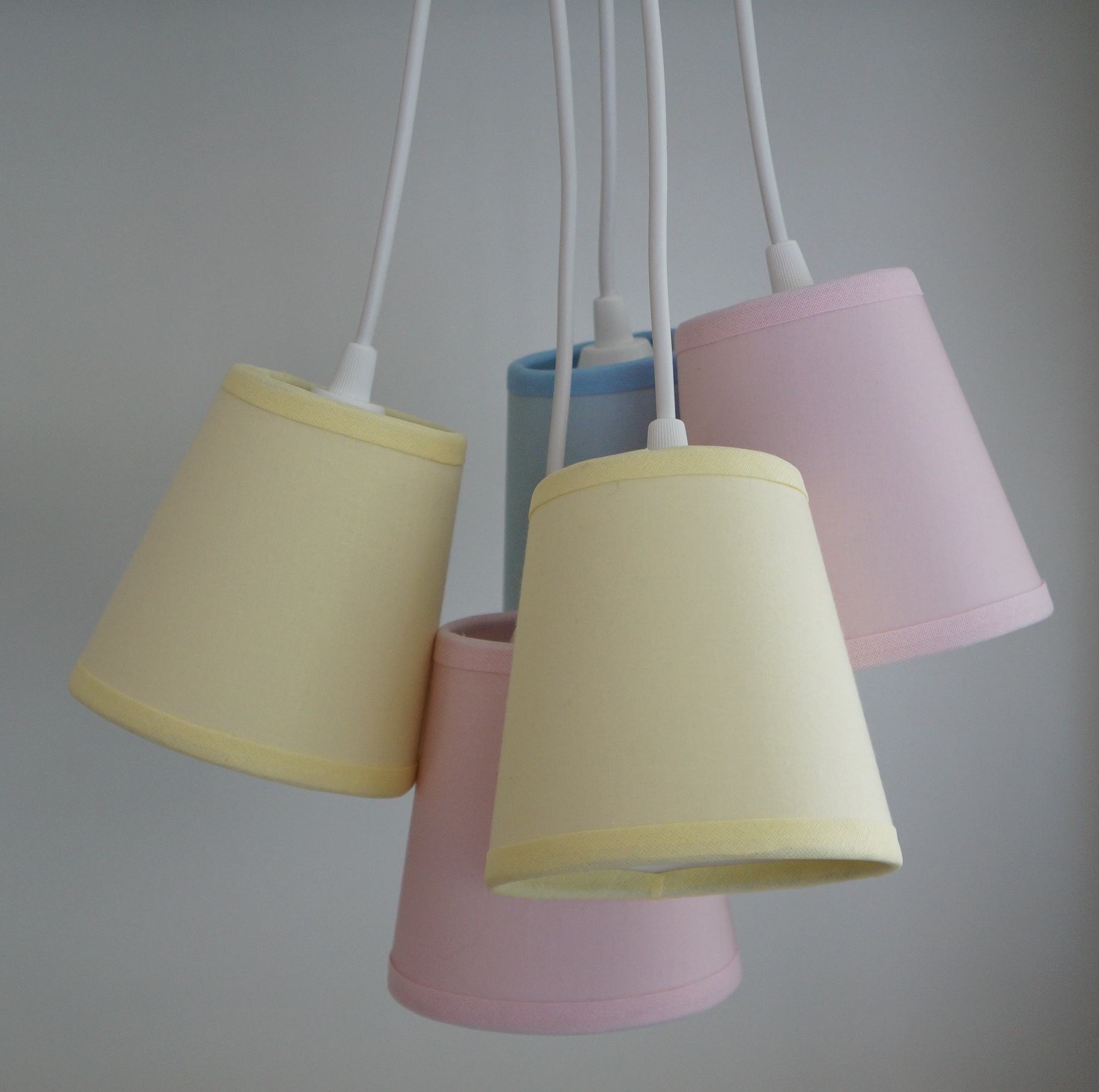 Lustre Pendente Cacho 5 Cúpulas Candy Colors