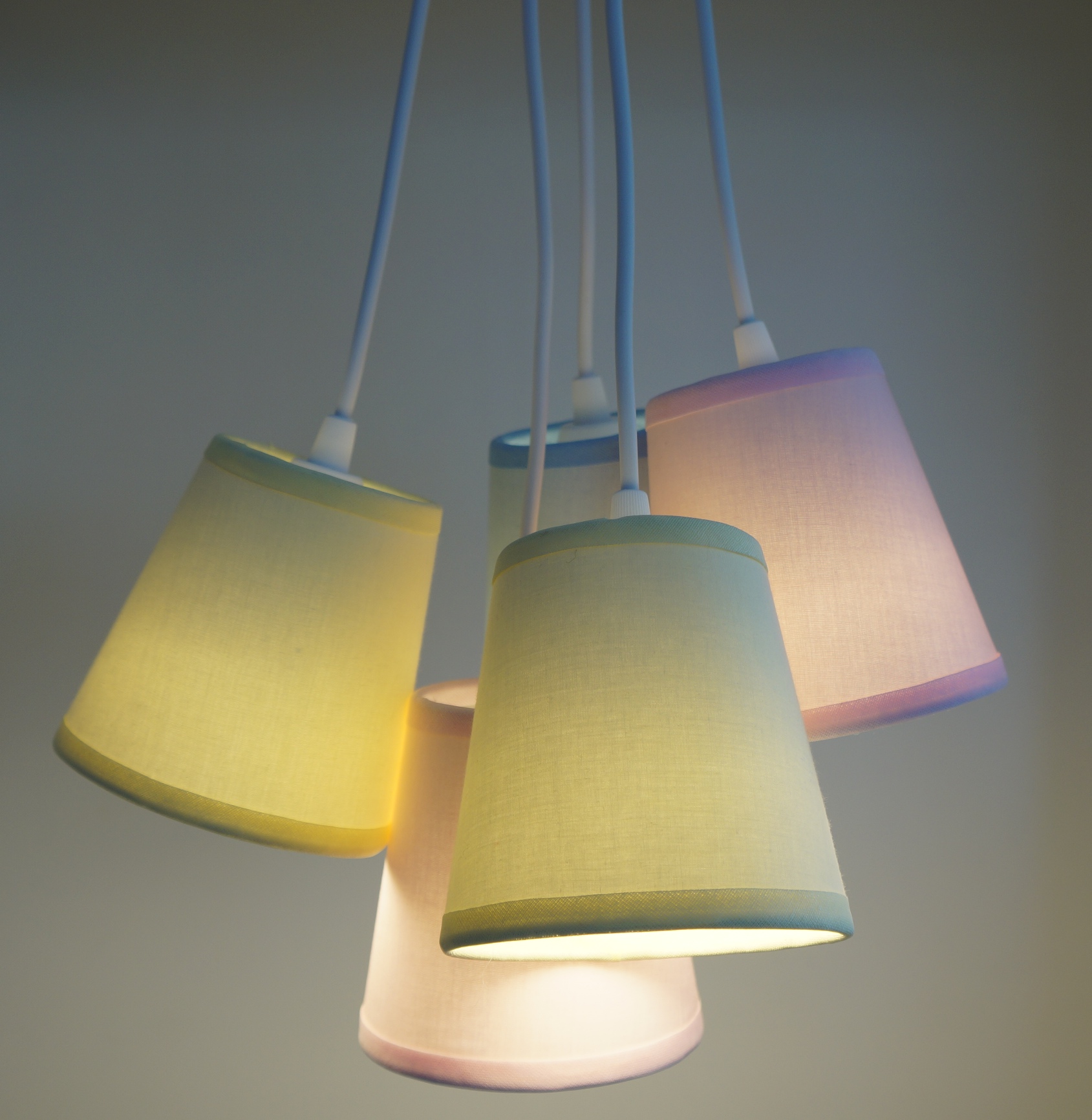 Lustre Pendente Cacho 5 Cúpulas Candy Colors
