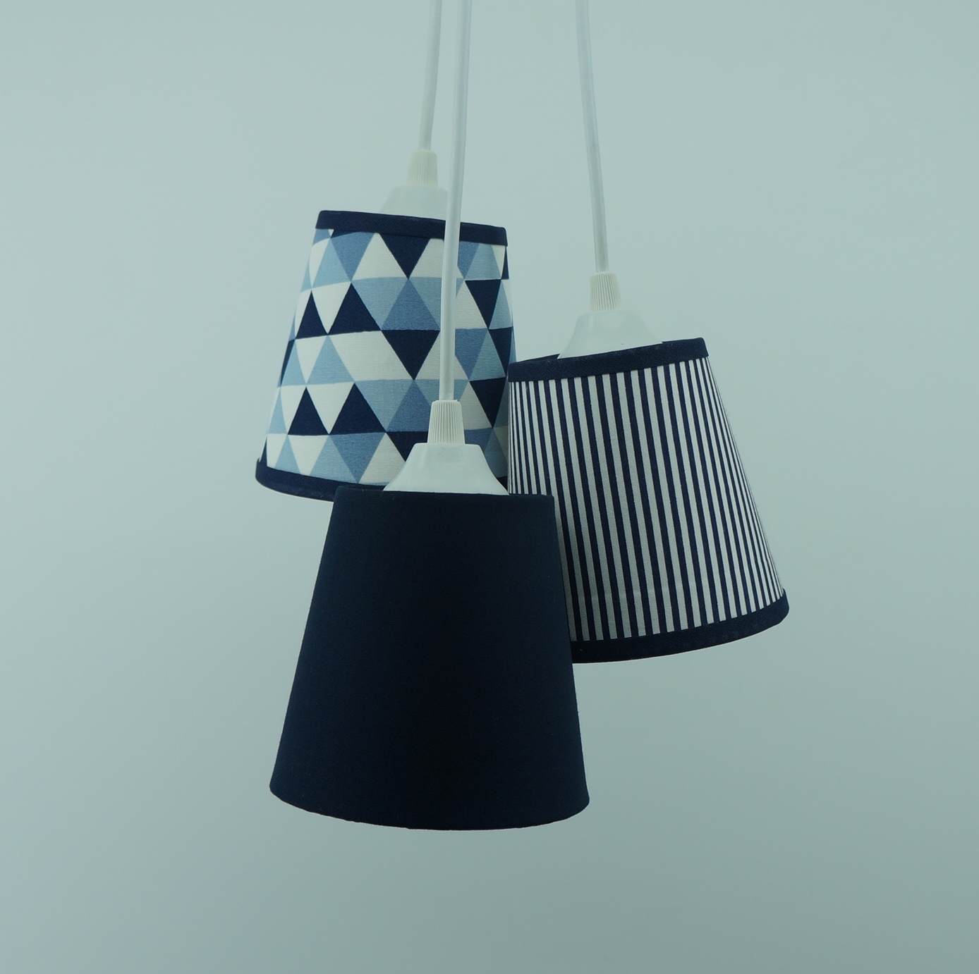Lustre Pendente Cacho Bebê Geométrico Azul Marinho e Branco