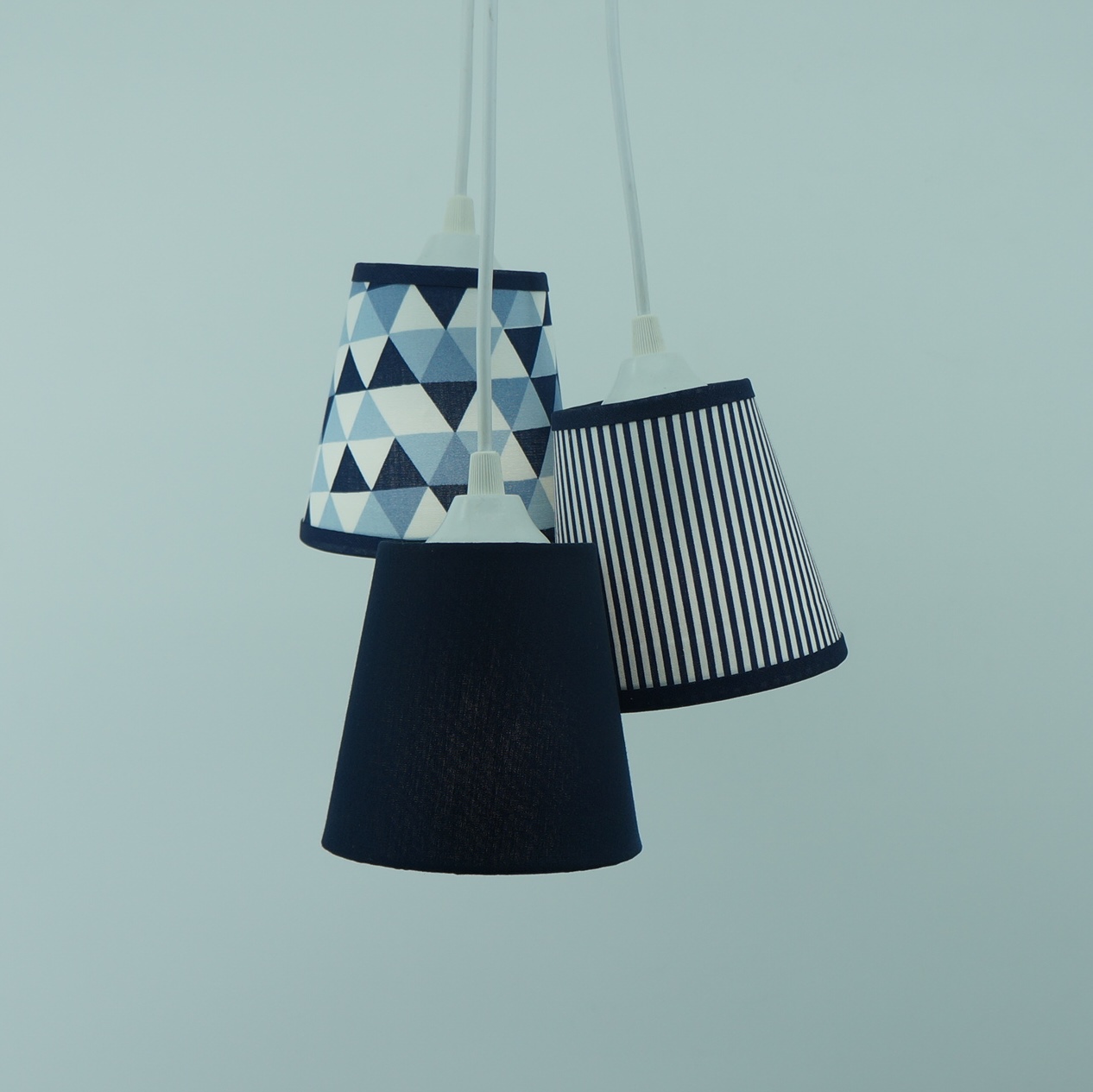 Lustre Pendente Cacho Bebê Geométrico Azul Marinho e Branco