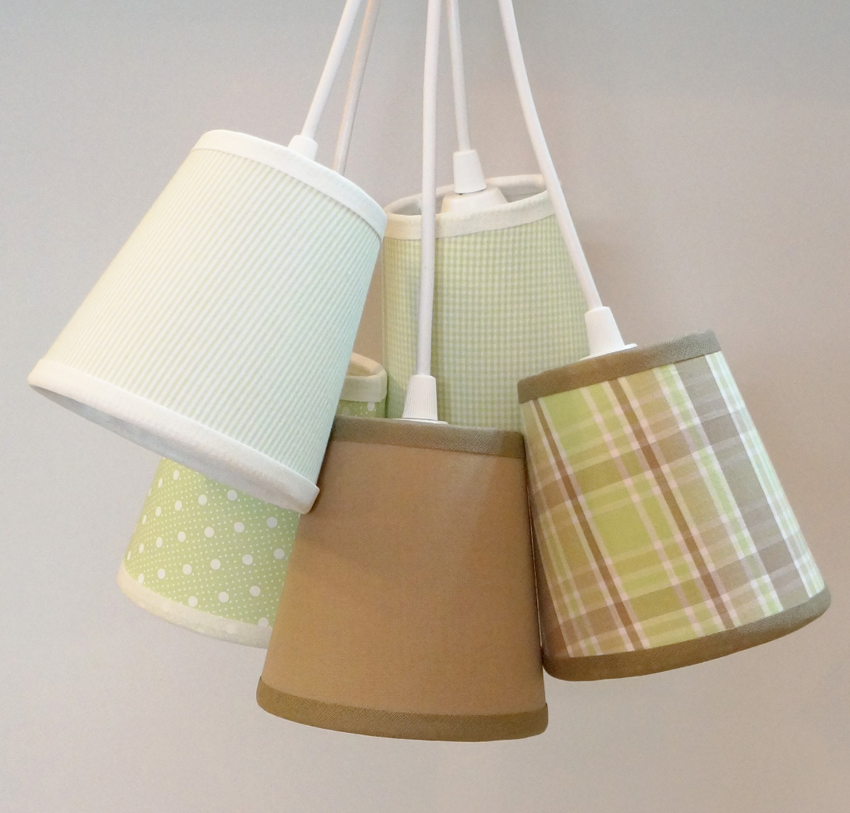 Lustre Pendente Cacho Bebê Tons de Verde e Bege
