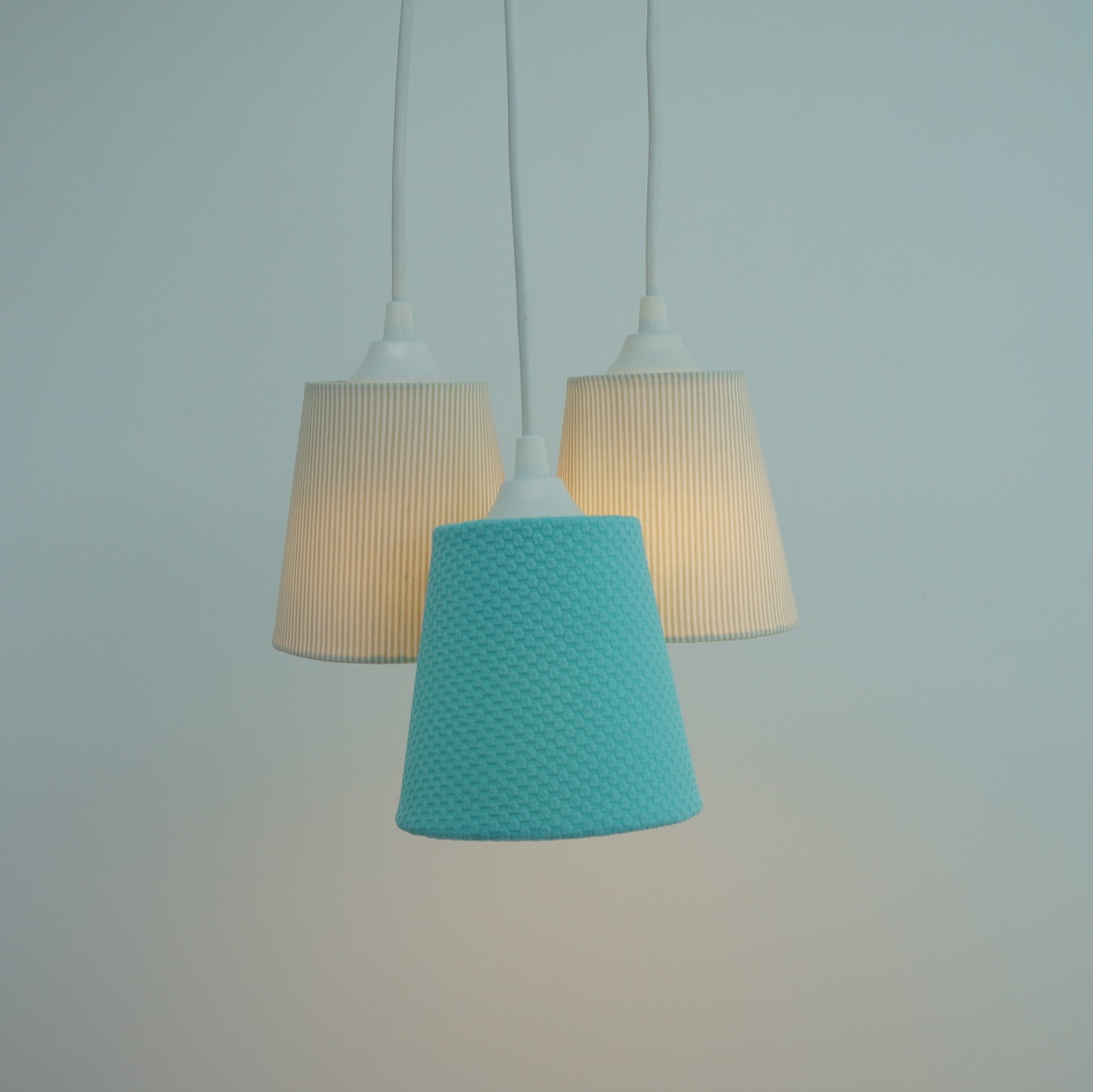 Lustre Pendente Cacho Bege e Piquet Tiffany