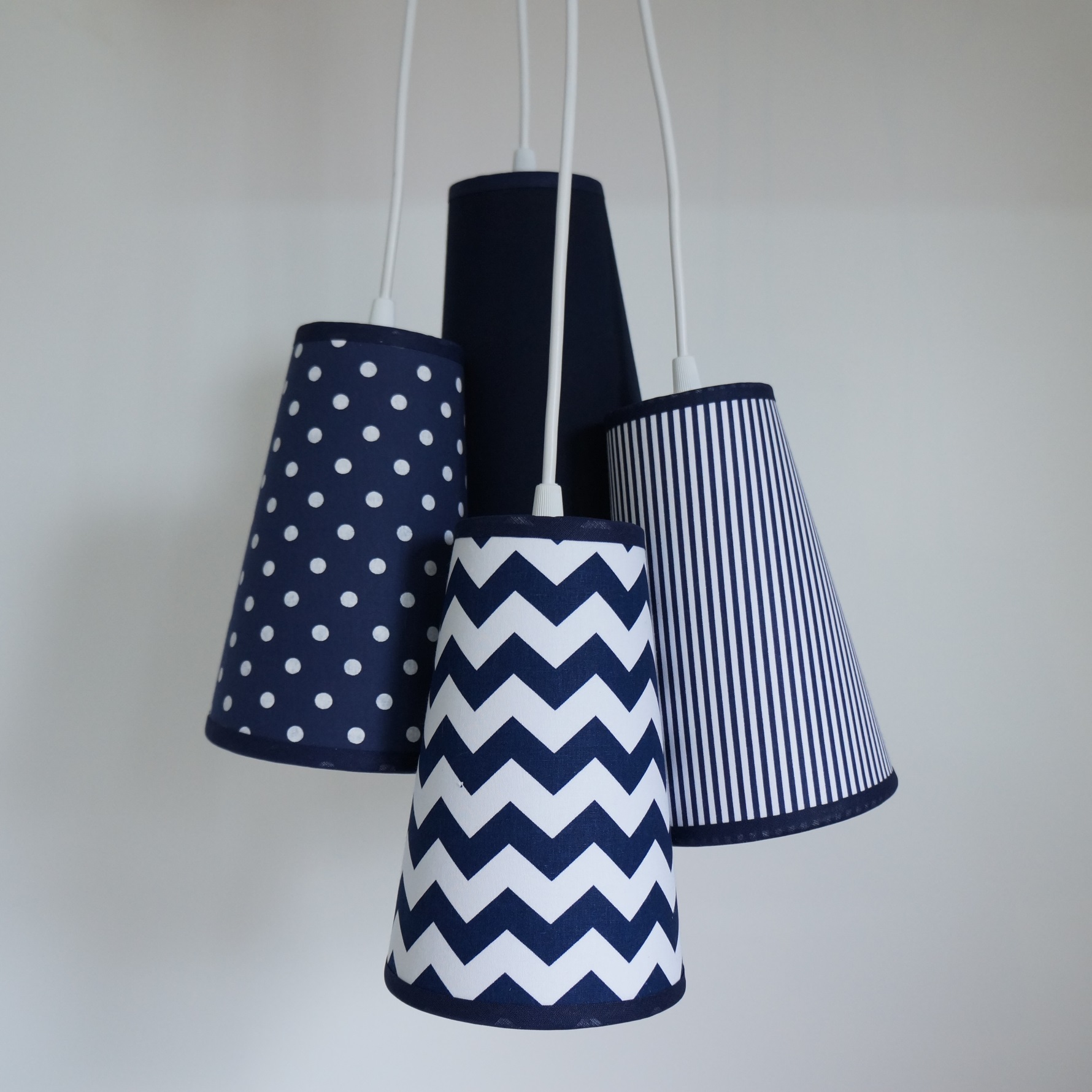 Lustre Pendente Cacho Chevron Azul Marinho e Branco
