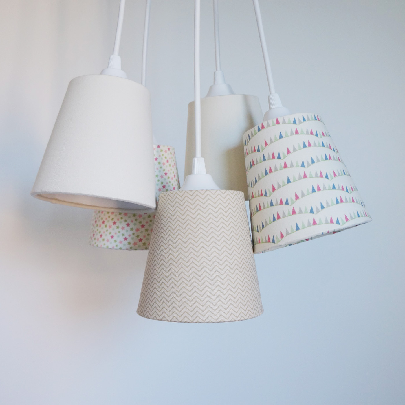 Lustre Pendente Cacho Chevron Bege, Estrelinhas e Bandeirinhas