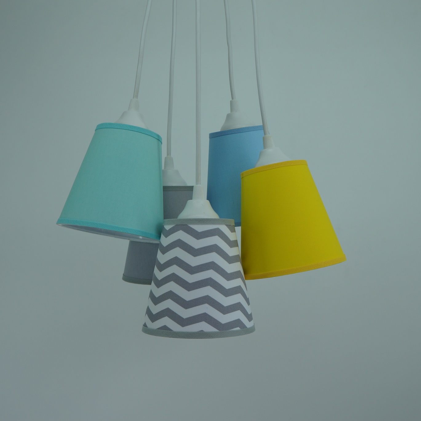 Lustre Pendente Cacho Chevron Cinza, Amarelo, Verde e Azul