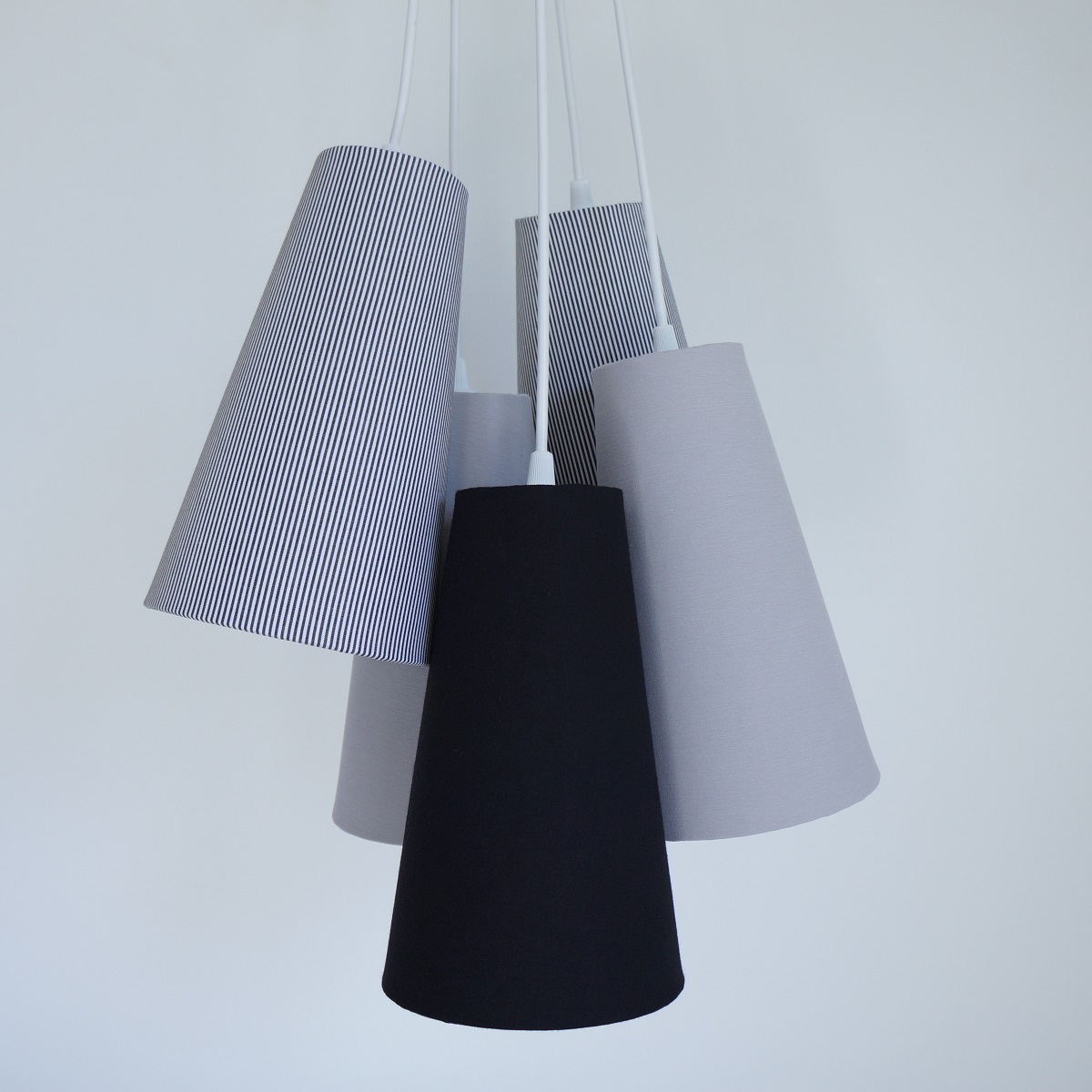 Lustre Pendente Cacho Listrado Preto e Branco