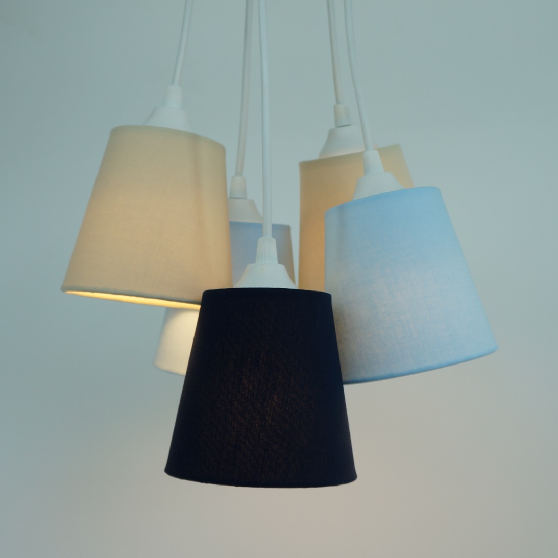 Lustre Pendente Cacho Menino Azul e Bege