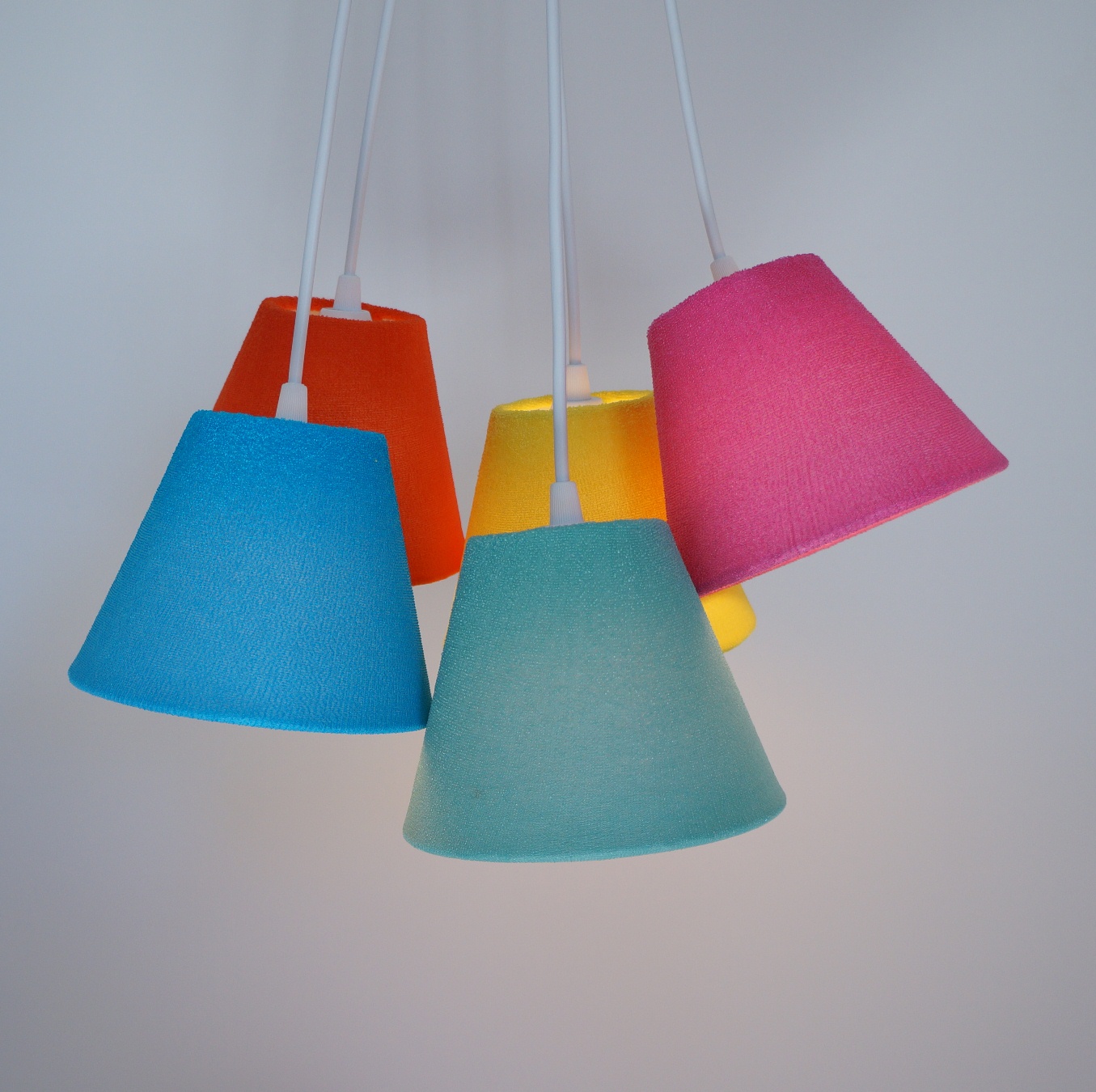 Lustre Pendente Cacho Mix Bouclé 5 Cúpulas Coloridas