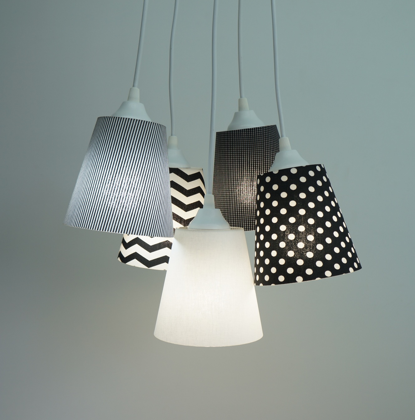Lustre Pendente Cacho Preto e Branco