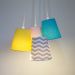 Lustre Pendente Cacho Quarto de Bebê Chevron Cinza, Rosa, Azul e Amarela