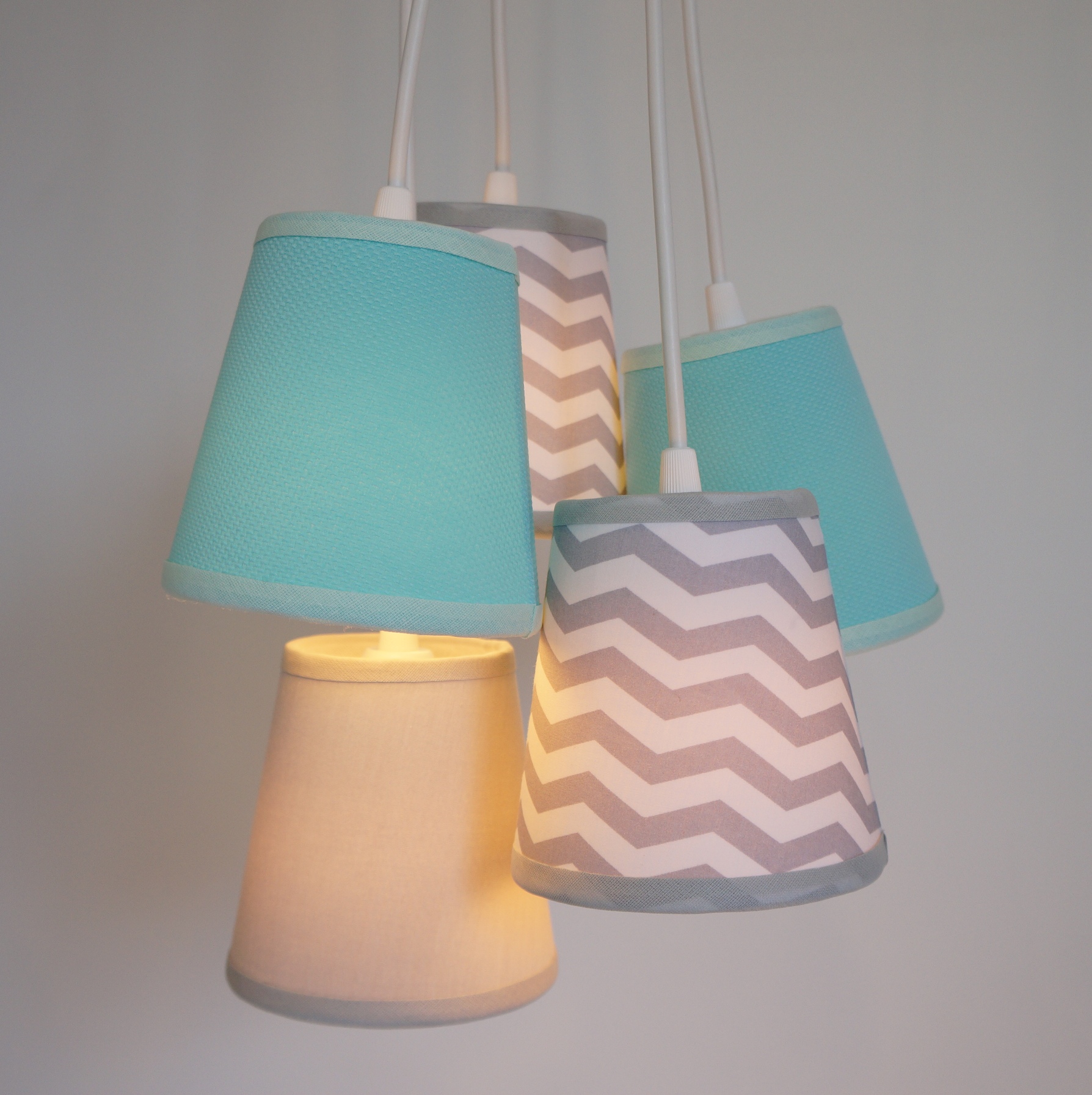 Lustre Pendente Cacho Tiffany e Chevron Cinza