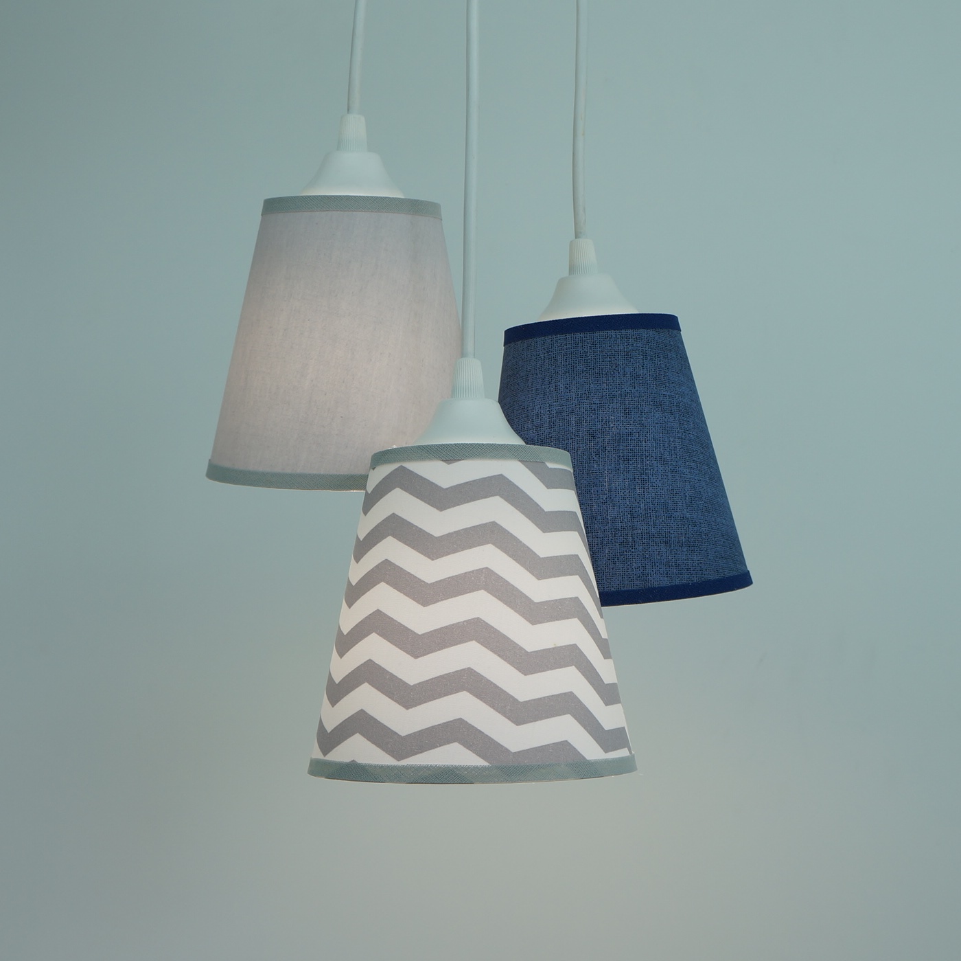 Lustre Pendente Cacho Triplo Chevron Cinza e Jeans