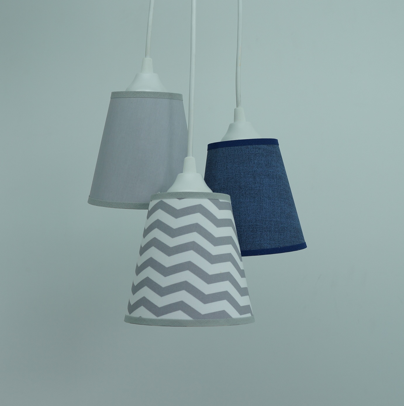 Lustre Pendente Cacho Triplo Chevron Cinza e Jeans