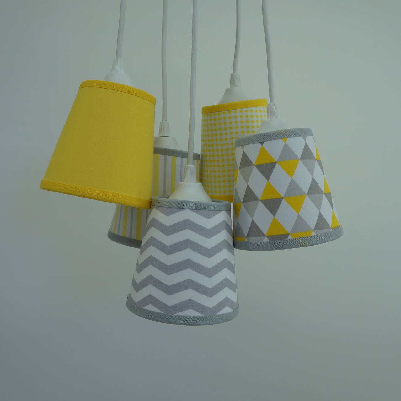 Lustre Pendente Cacho em Tecido Geométrico Amarelo e Cinza