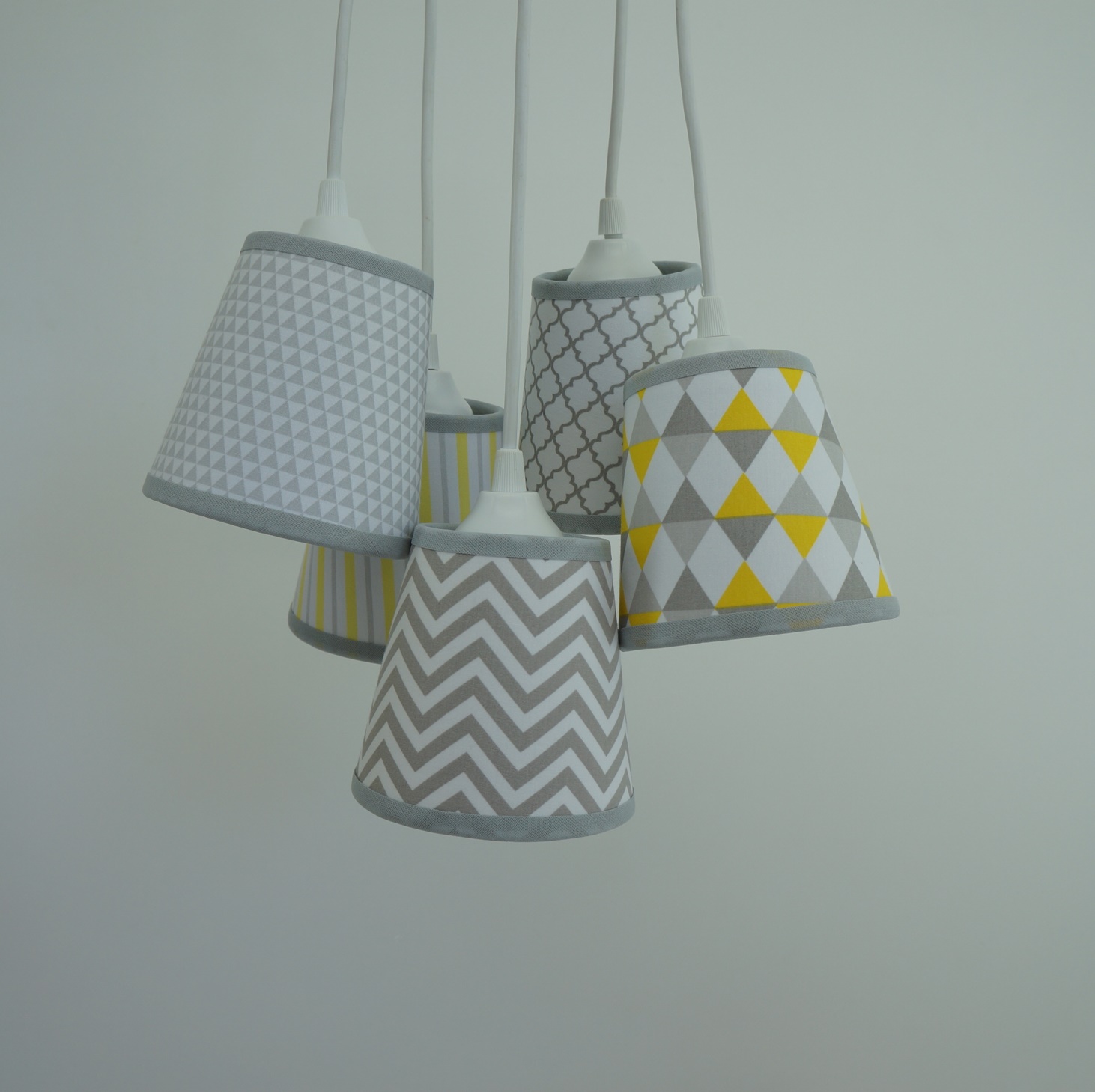 Lustre Pendente Cacho em Tecido Geométrico Chevron e Triângulos Amarelo e Cinza