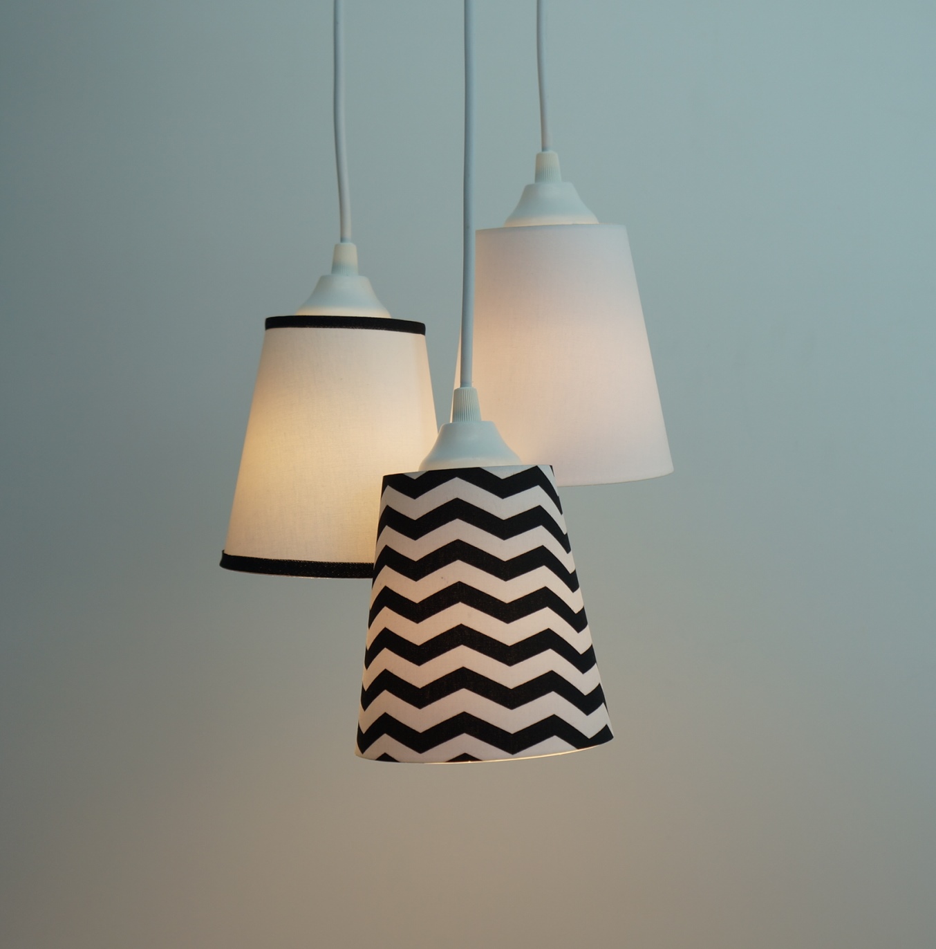 Lustre Pendente Chevron Branco e Preto