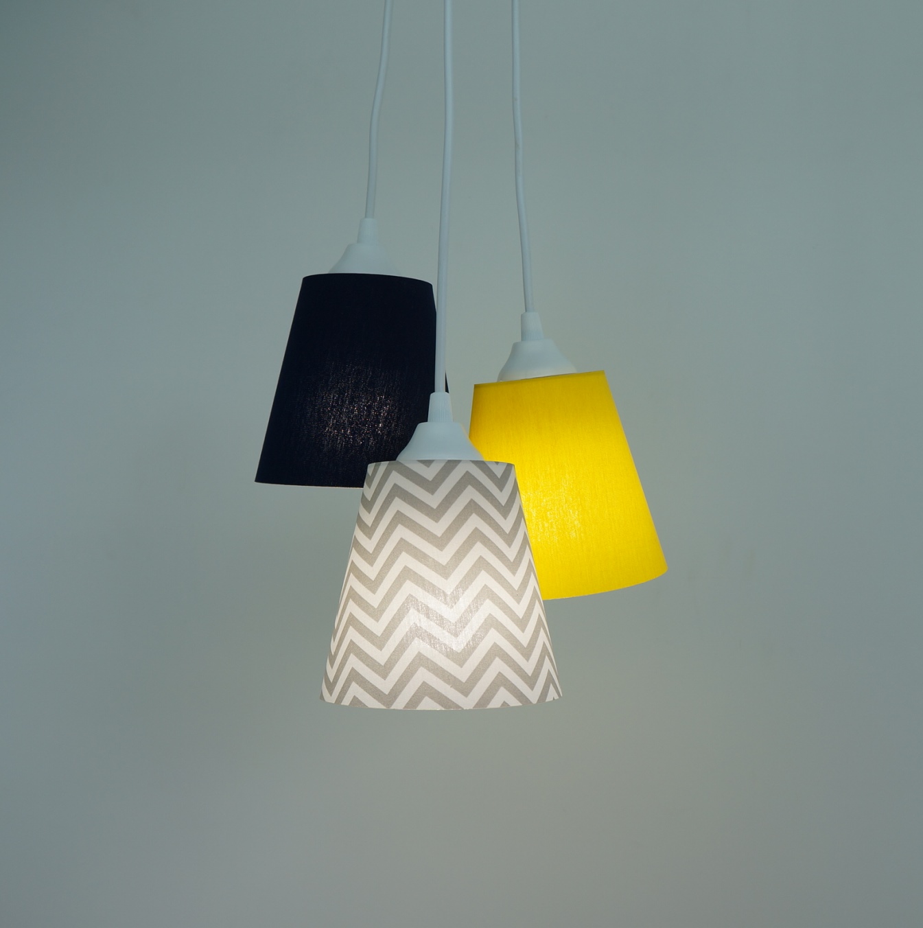 Lustre Pendente Infantil 3 Cúpulas Cinza, Azul Marinho e Amarelo