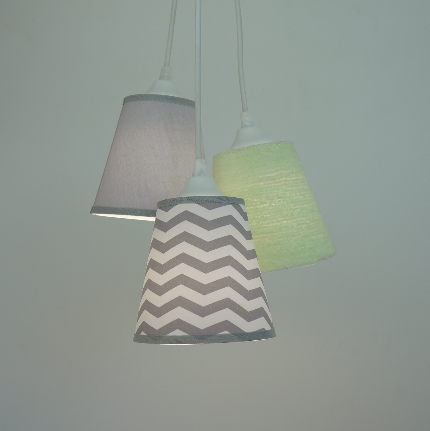 Lustre Pendente Infantil Frufru Verde e Chevron Cinza