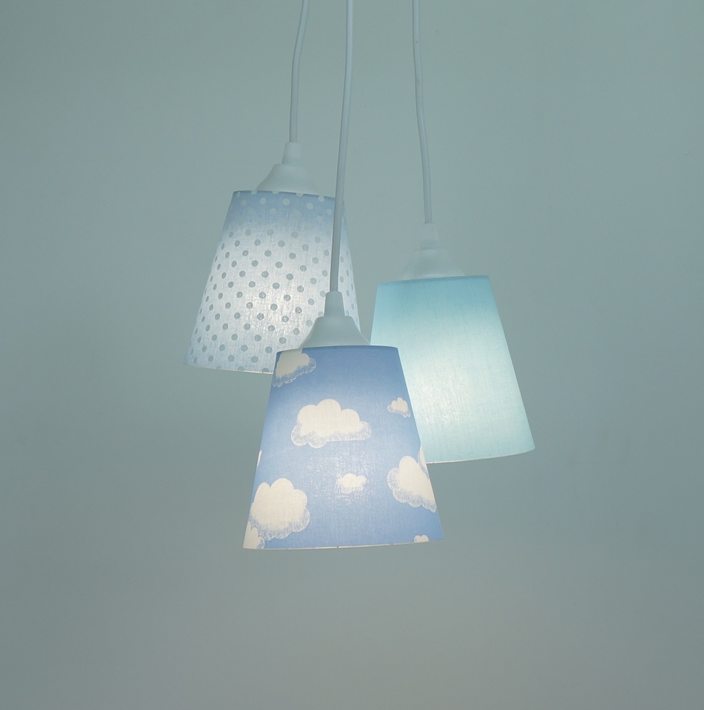 Lustre Pendente Infantil Nuvens Tons de Azul e Branco