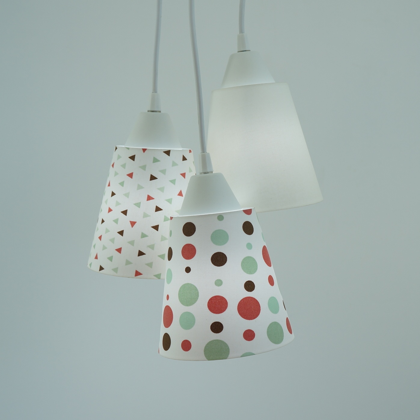 Lustre Pendente Luminária Bebê Cacho Bege com Poás e Triângulos