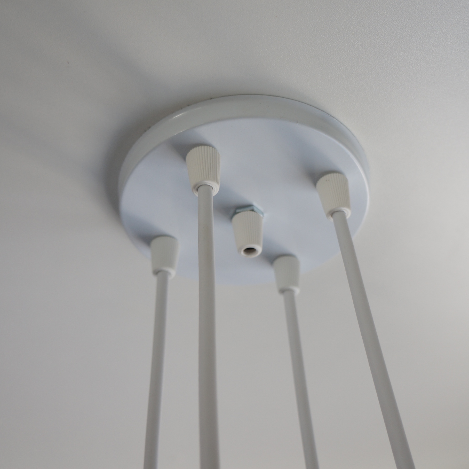 Lustre Pendente Luminária Cacho 4 Cúpulas Paris Linho com Detalhes em Amarelo
